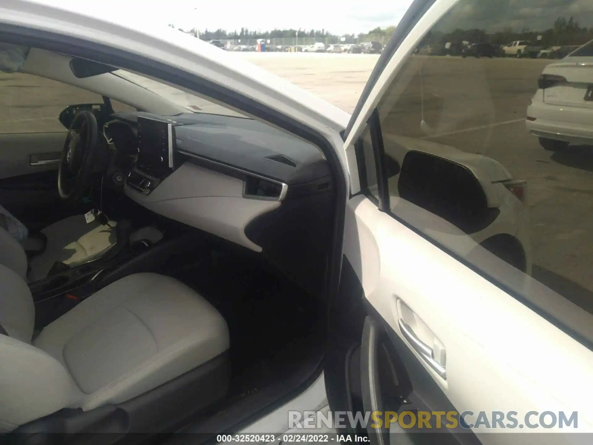 5 Photograph of a damaged car JTDEPRAE8LJ006370 TOYOTA COROLLA 2020