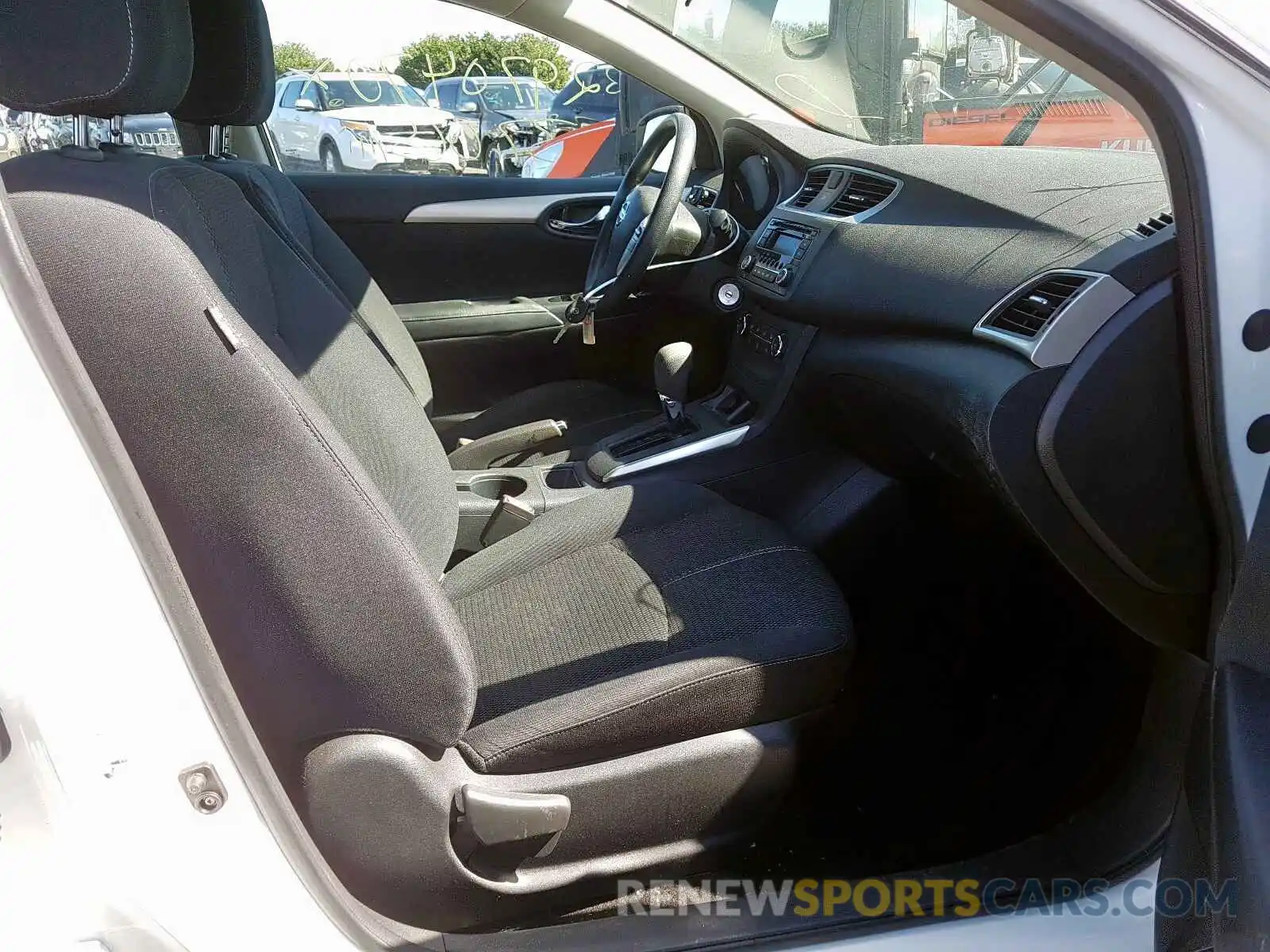 5 Photograph of a damaged car JTDEPRAE8LJ039711 TOYOTA COROLLA 2020