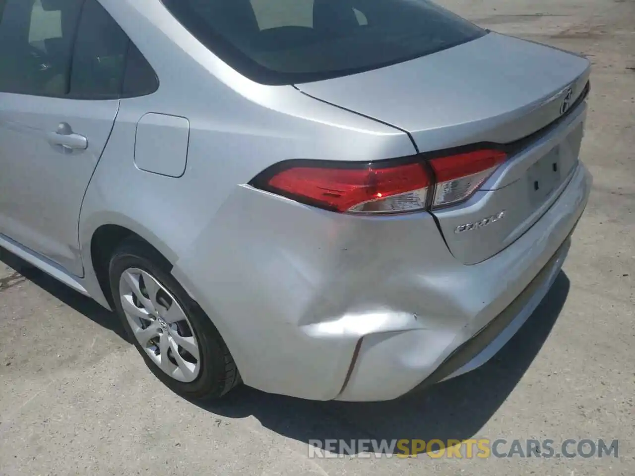 9 Photograph of a damaged car JTDEPRAE8LJ040518 TOYOTA COROLLA 2020