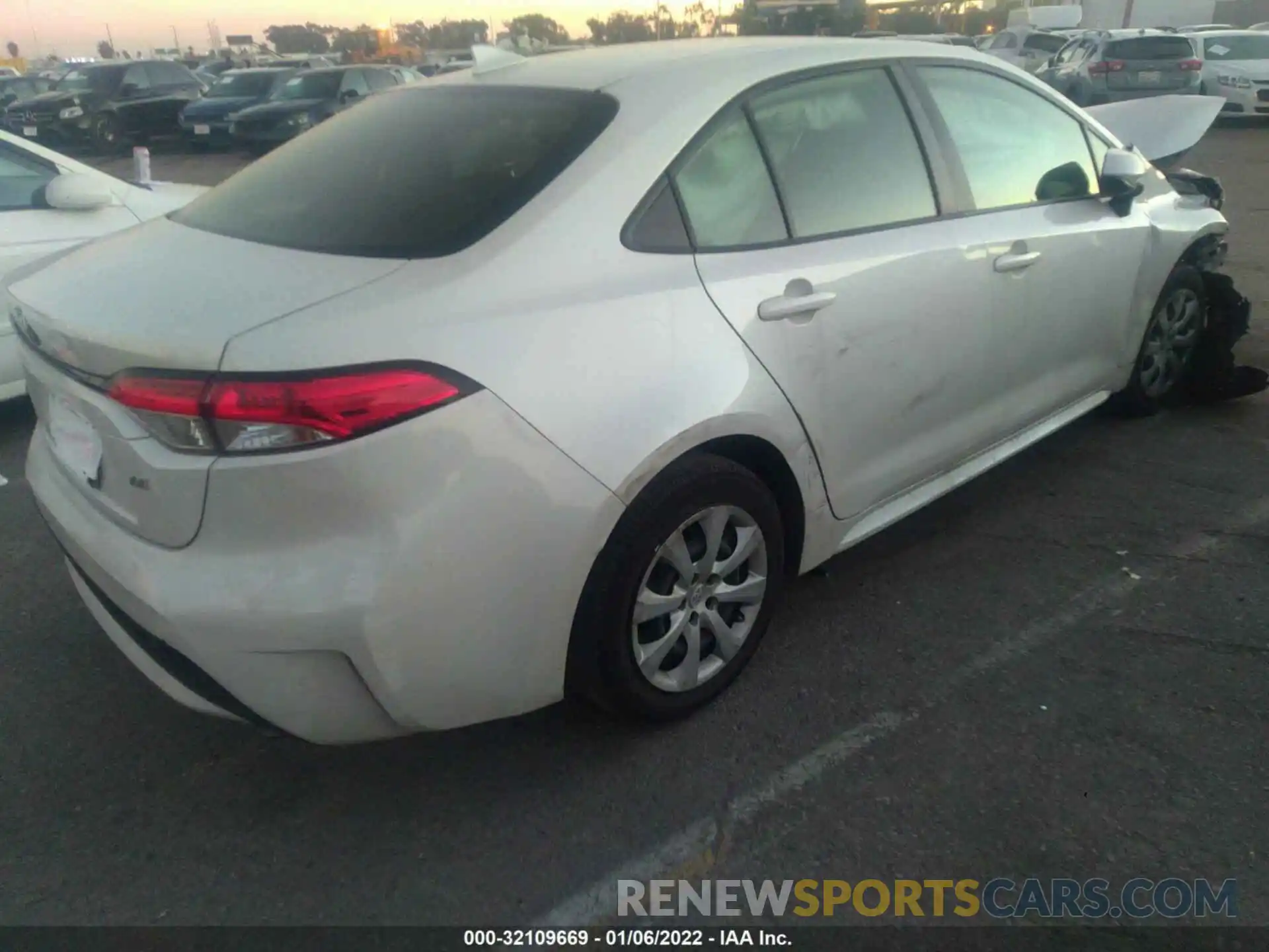 4 Photograph of a damaged car JTDEPRAE8LJ040700 TOYOTA COROLLA 2020