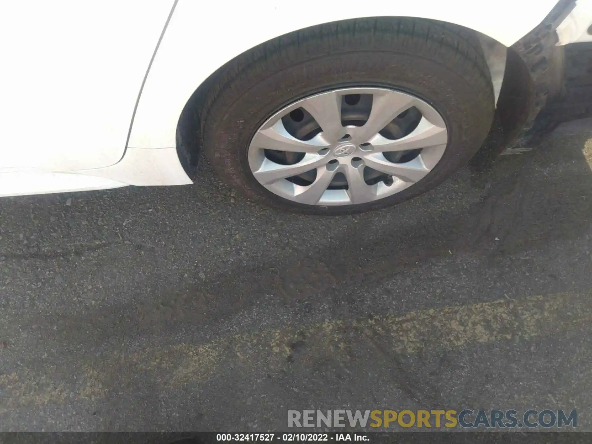 14 Photograph of a damaged car JTDEPRAE8LJ044116 TOYOTA COROLLA 2020