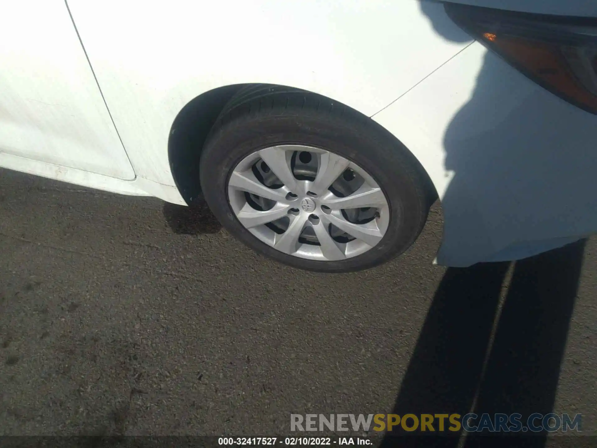 15 Photograph of a damaged car JTDEPRAE8LJ044116 TOYOTA COROLLA 2020