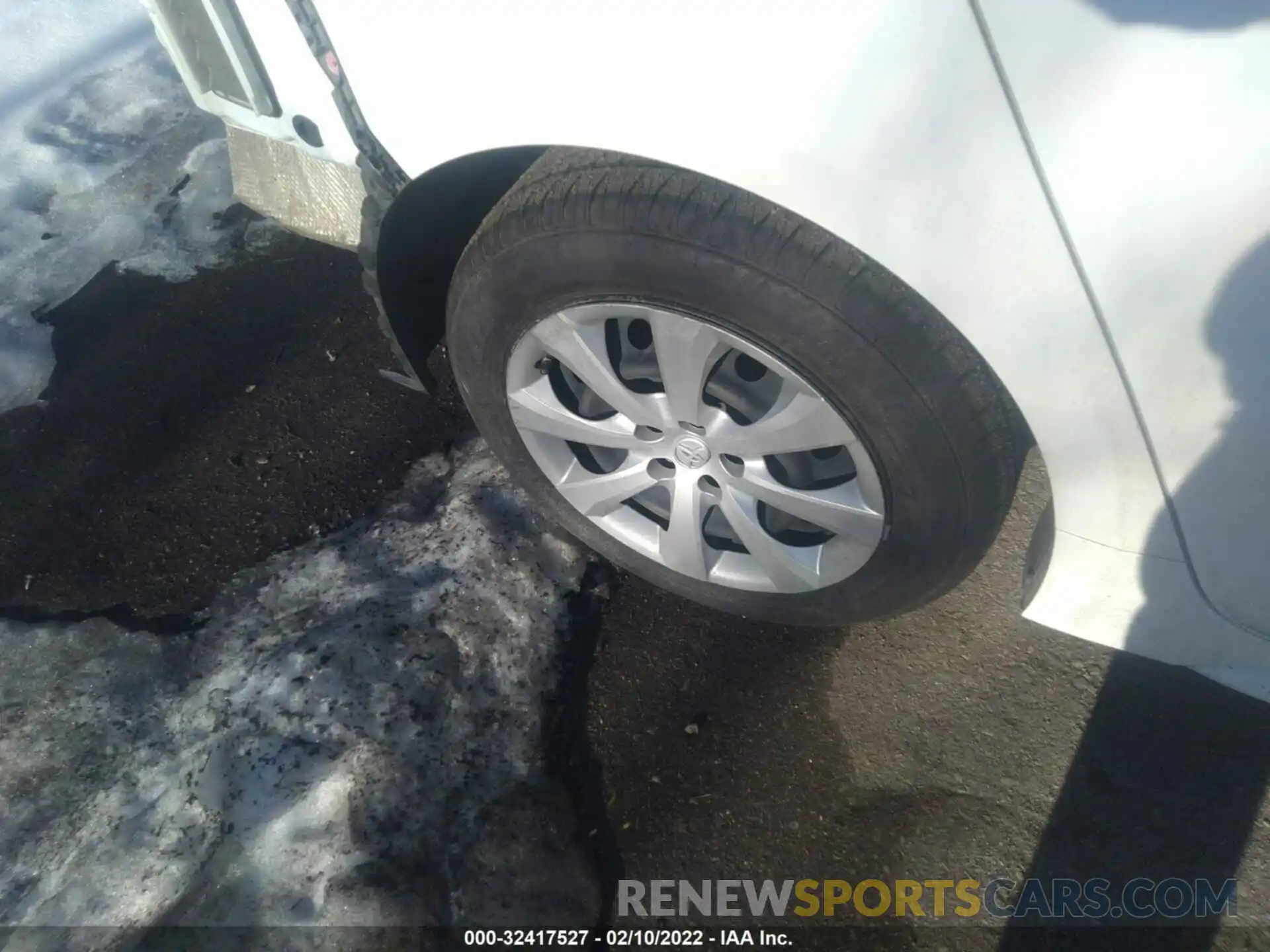 16 Photograph of a damaged car JTDEPRAE8LJ044116 TOYOTA COROLLA 2020