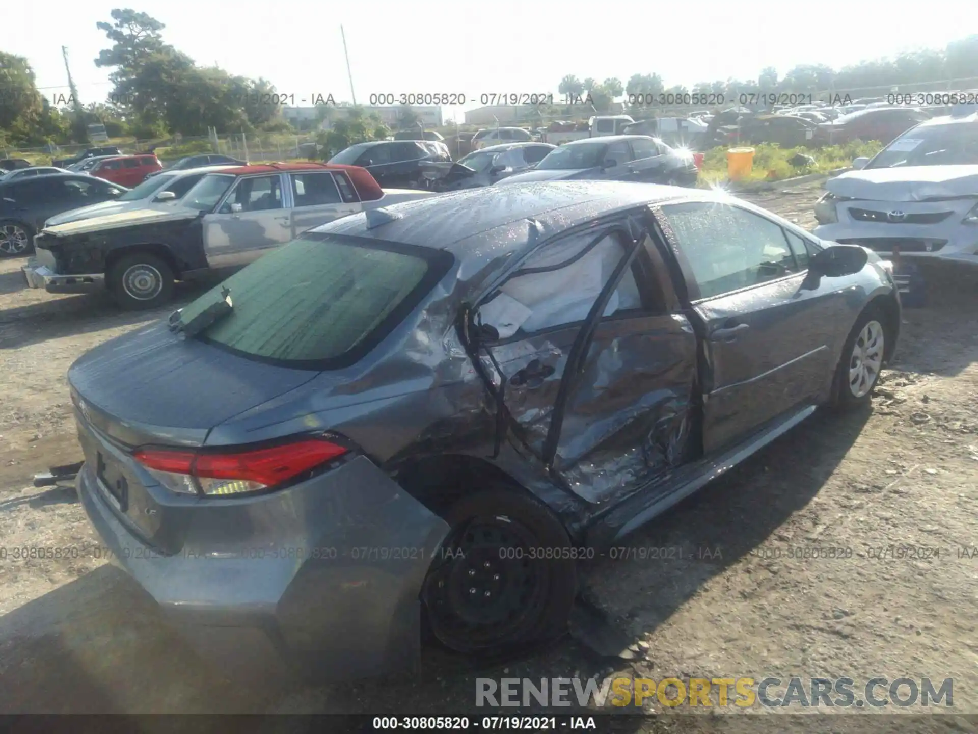 4 Photograph of a damaged car JTDEPRAE8LJ049915 TOYOTA COROLLA 2020