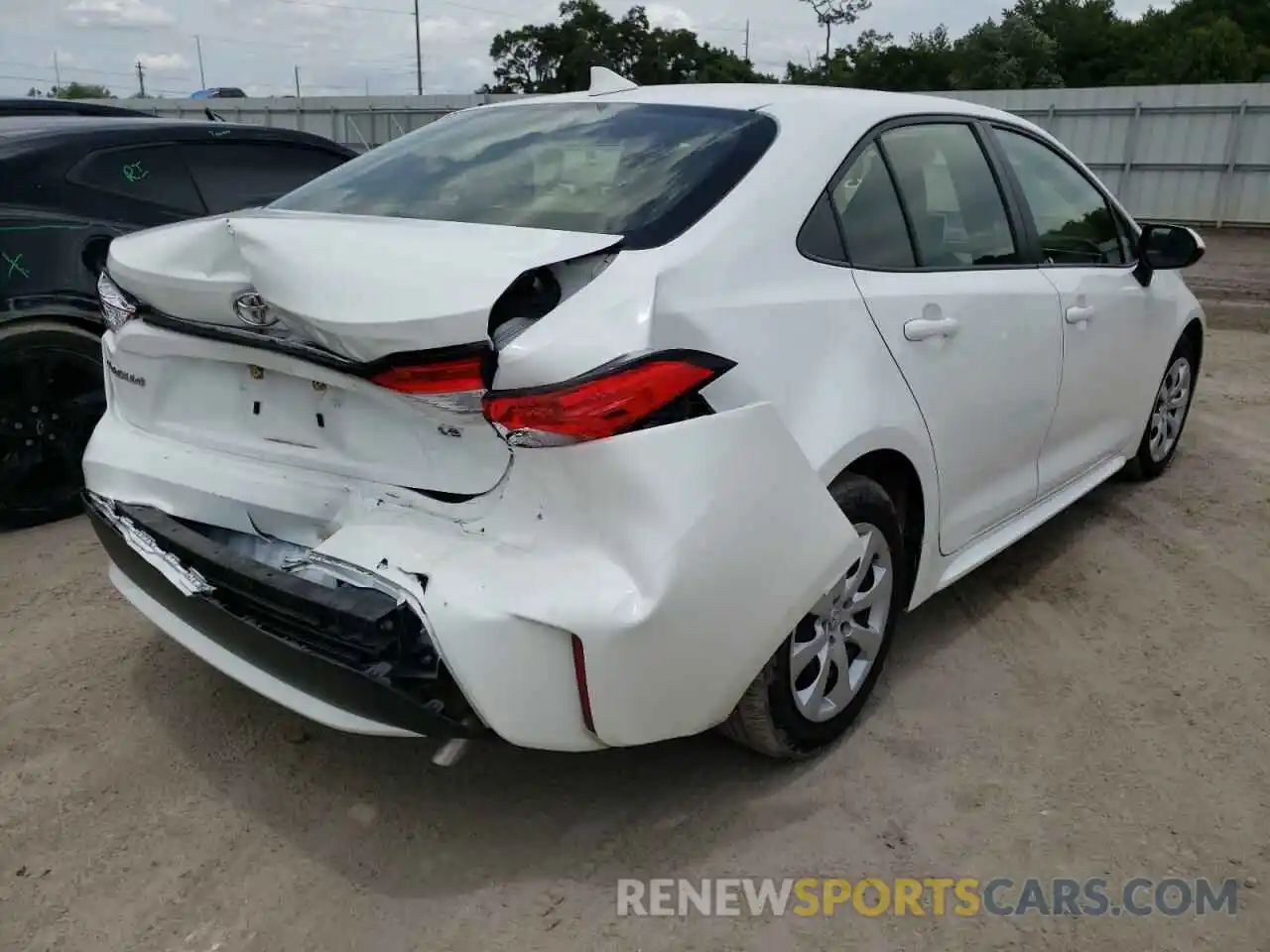 4 Photograph of a damaged car JTDEPRAE8LJ096233 TOYOTA COROLLA 2020