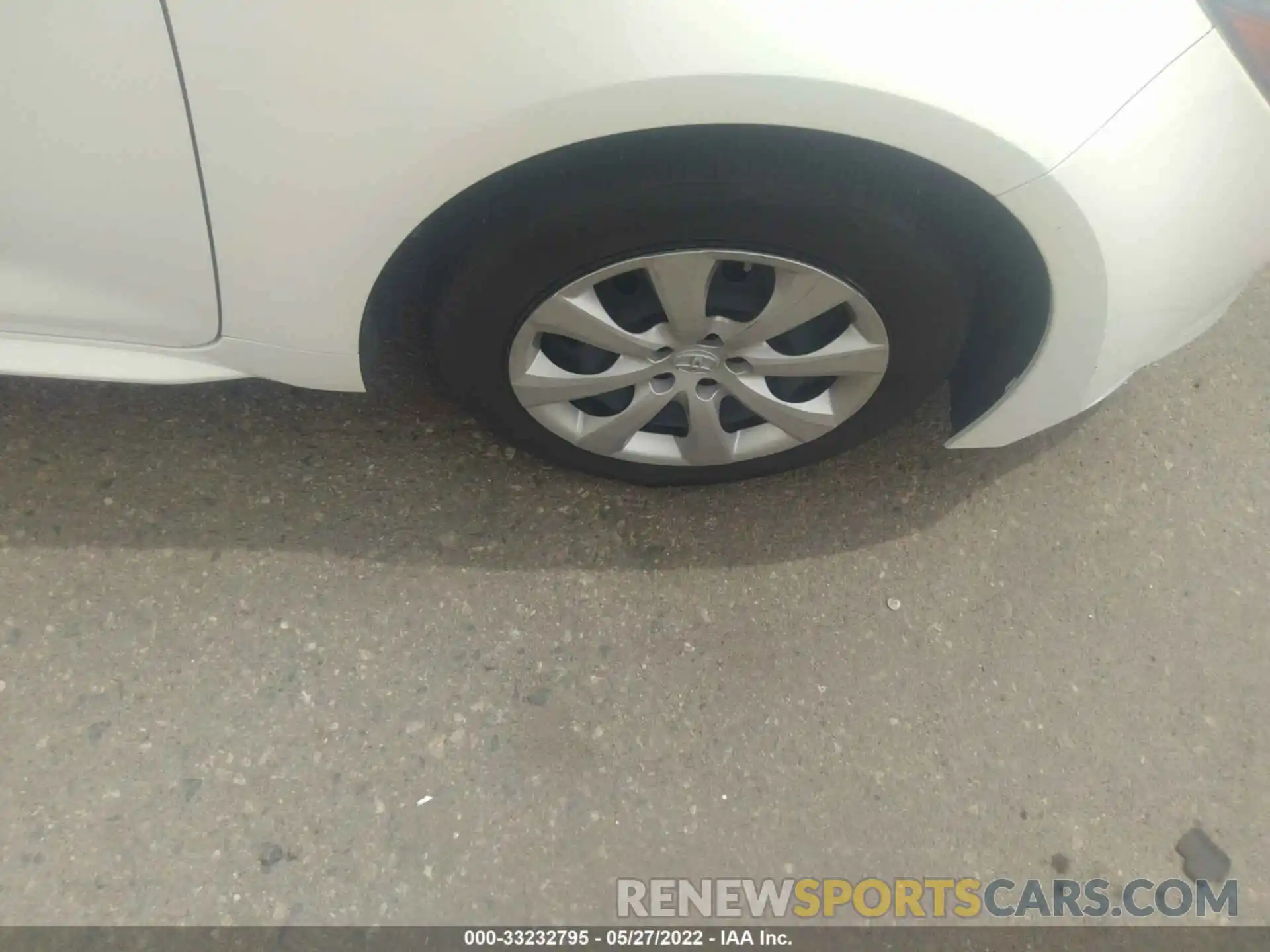 15 Photograph of a damaged car JTDEPRAE8LJ097172 TOYOTA COROLLA 2020