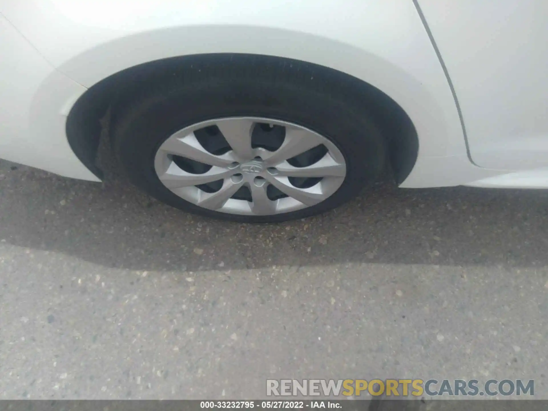 16 Photograph of a damaged car JTDEPRAE8LJ097172 TOYOTA COROLLA 2020