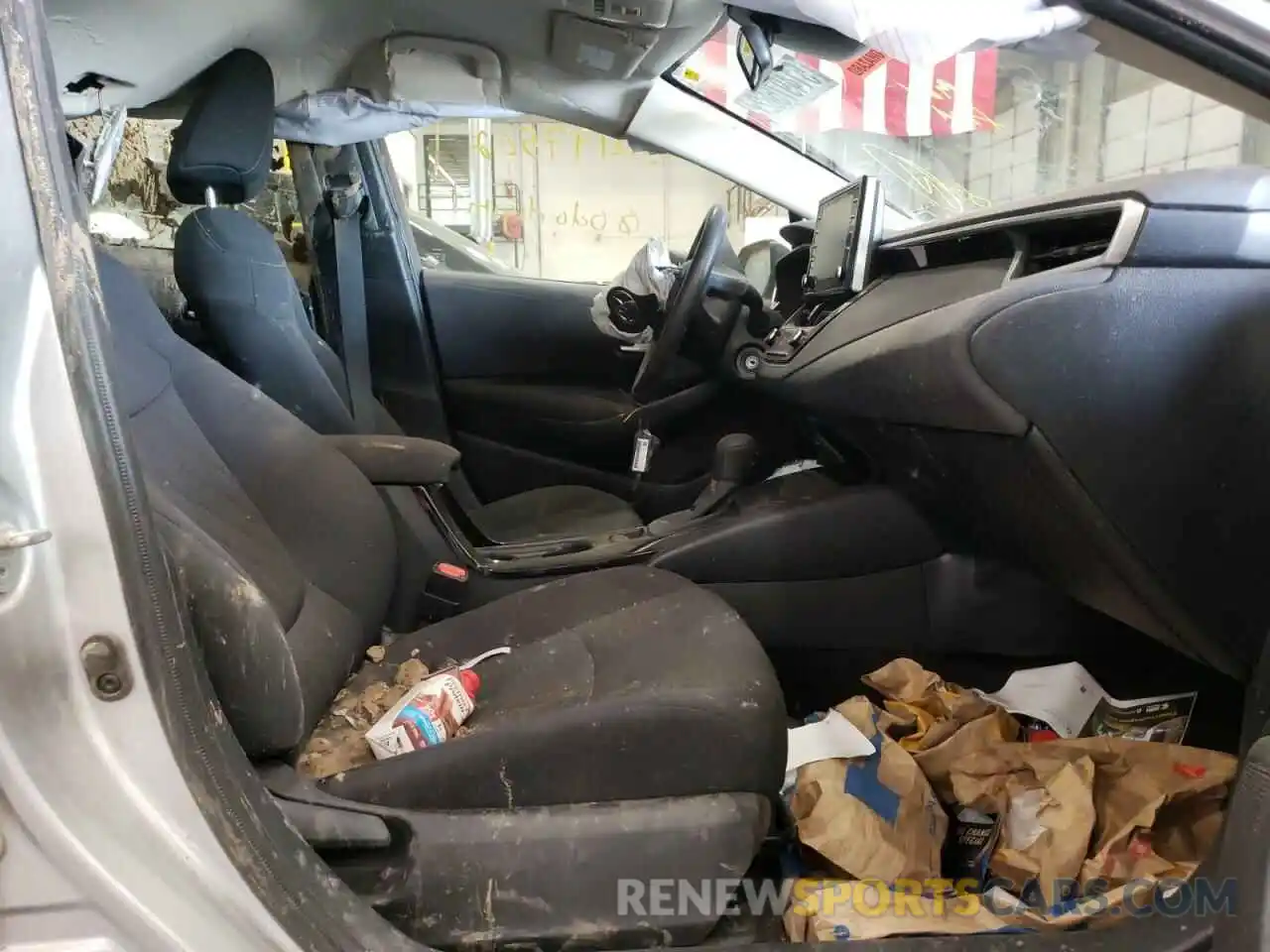 5 Photograph of a damaged car JTDEPRAE8LJ103438 TOYOTA COROLLA 2020