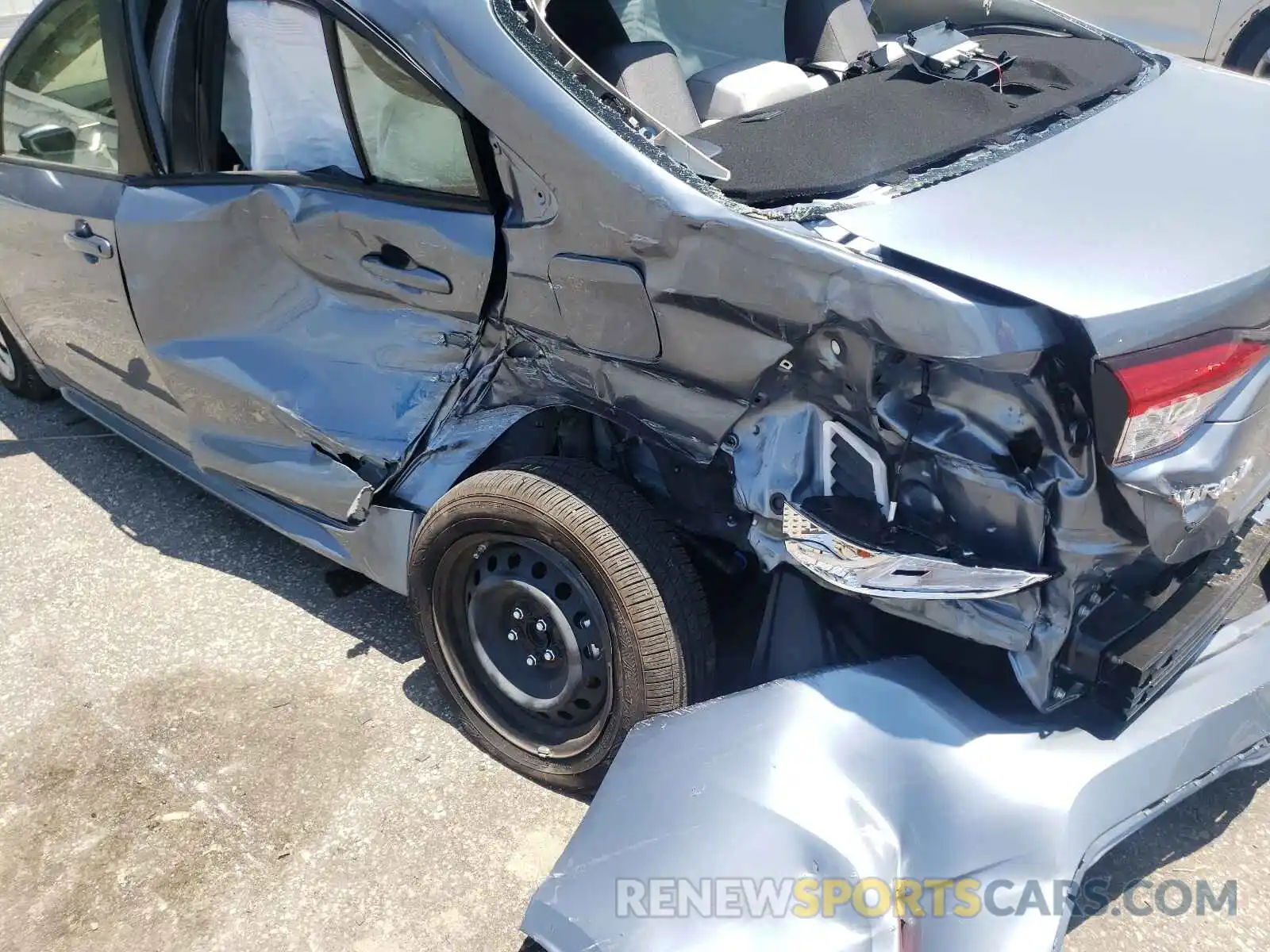 9 Photograph of a damaged car JTDEPRAE8LJ113838 TOYOTA COROLLA 2020