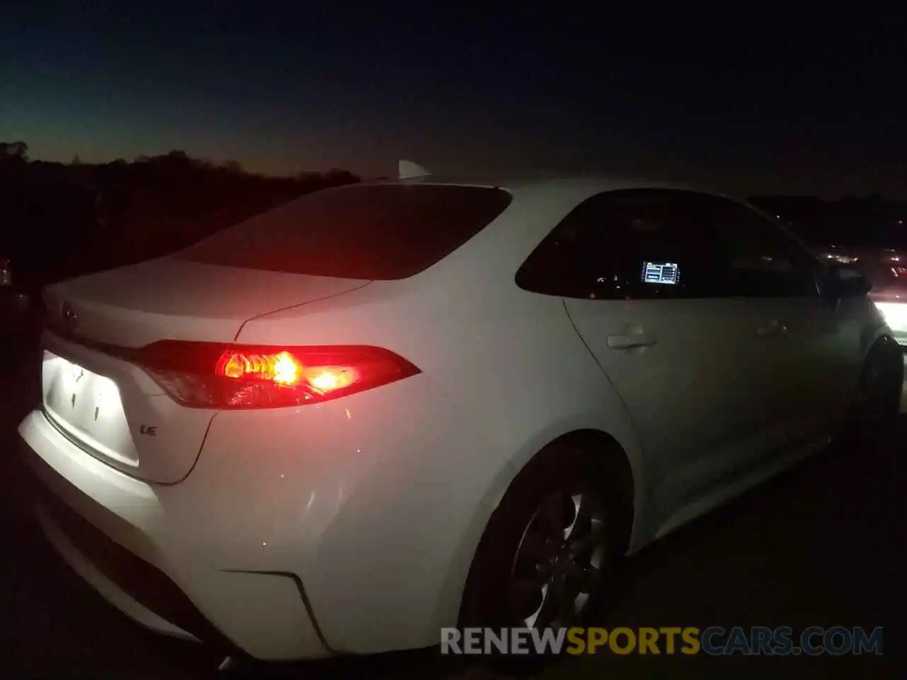 4 Photograph of a damaged car JTDEPRAE9LJ020164 TOYOTA COROLLA 2020