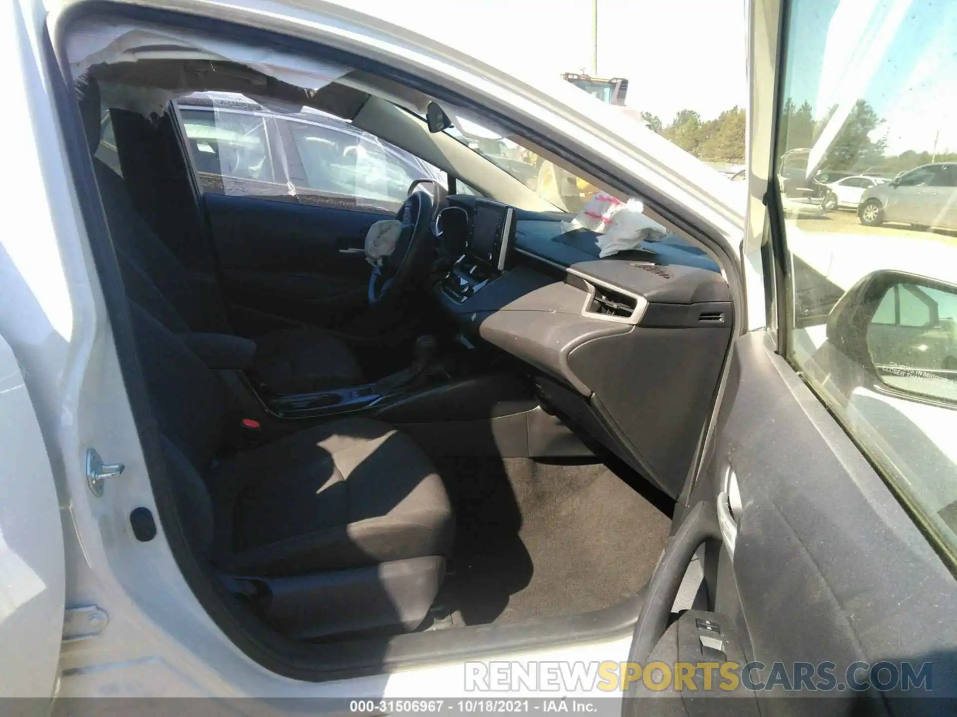 5 Photograph of a damaged car JTDEPRAE9LJ022402 TOYOTA COROLLA 2020