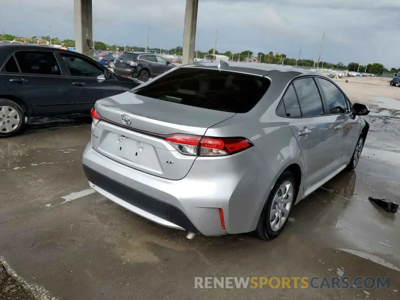 4 Photograph of a damaged car JTDEPRAE9LJ029723 TOYOTA COROLLA 2020