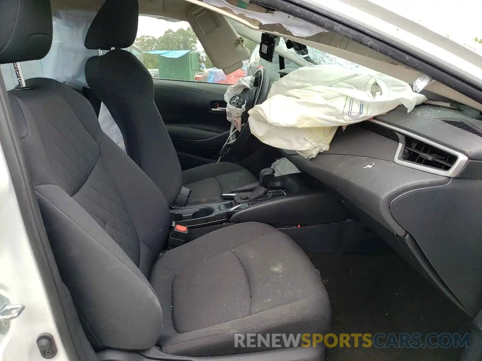 5 Photograph of a damaged car JTDEPRAE9LJ030516 TOYOTA COROLLA 2020