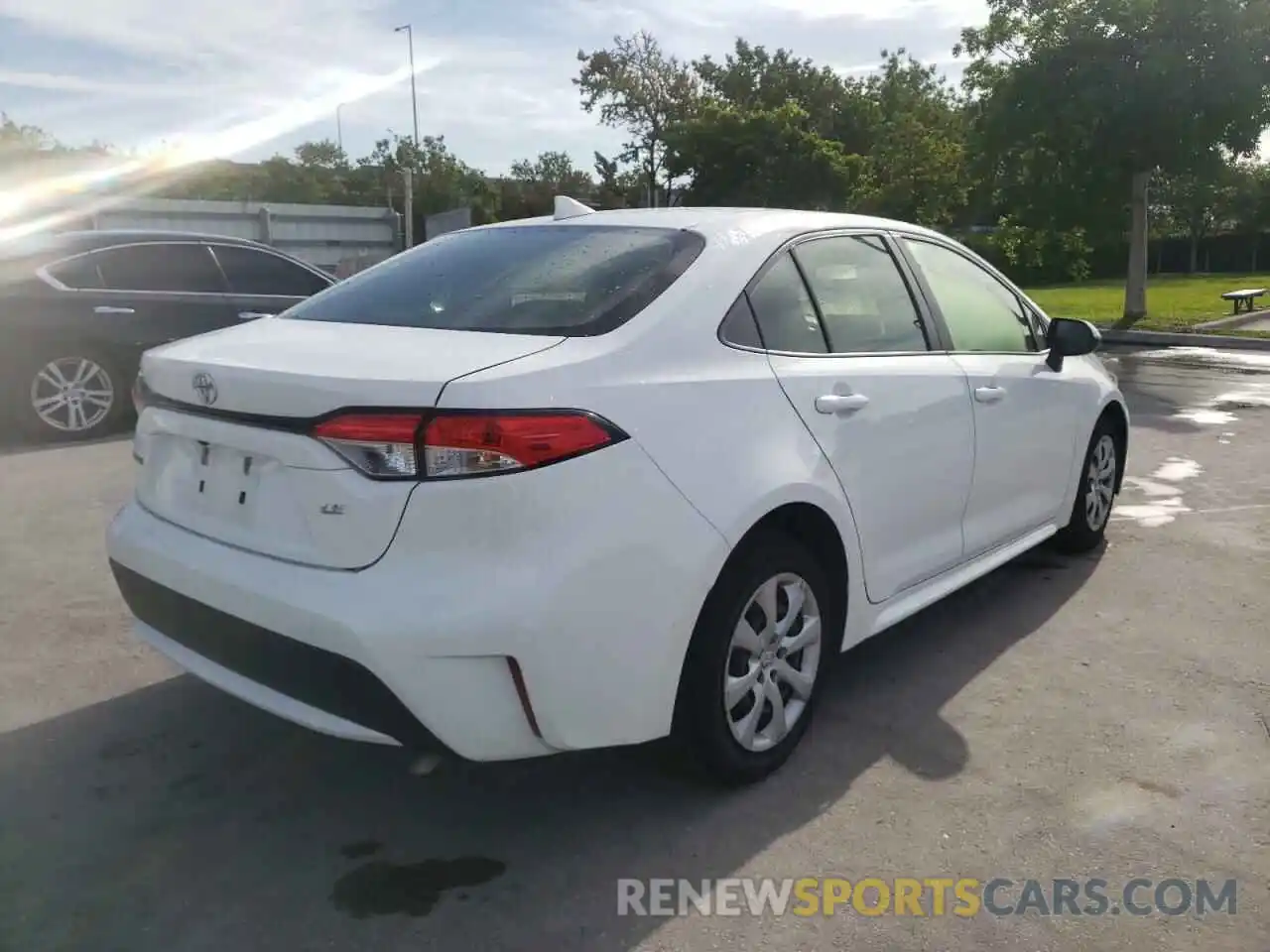 4 Photograph of a damaged car JTDEPRAE9LJ034632 TOYOTA COROLLA 2020