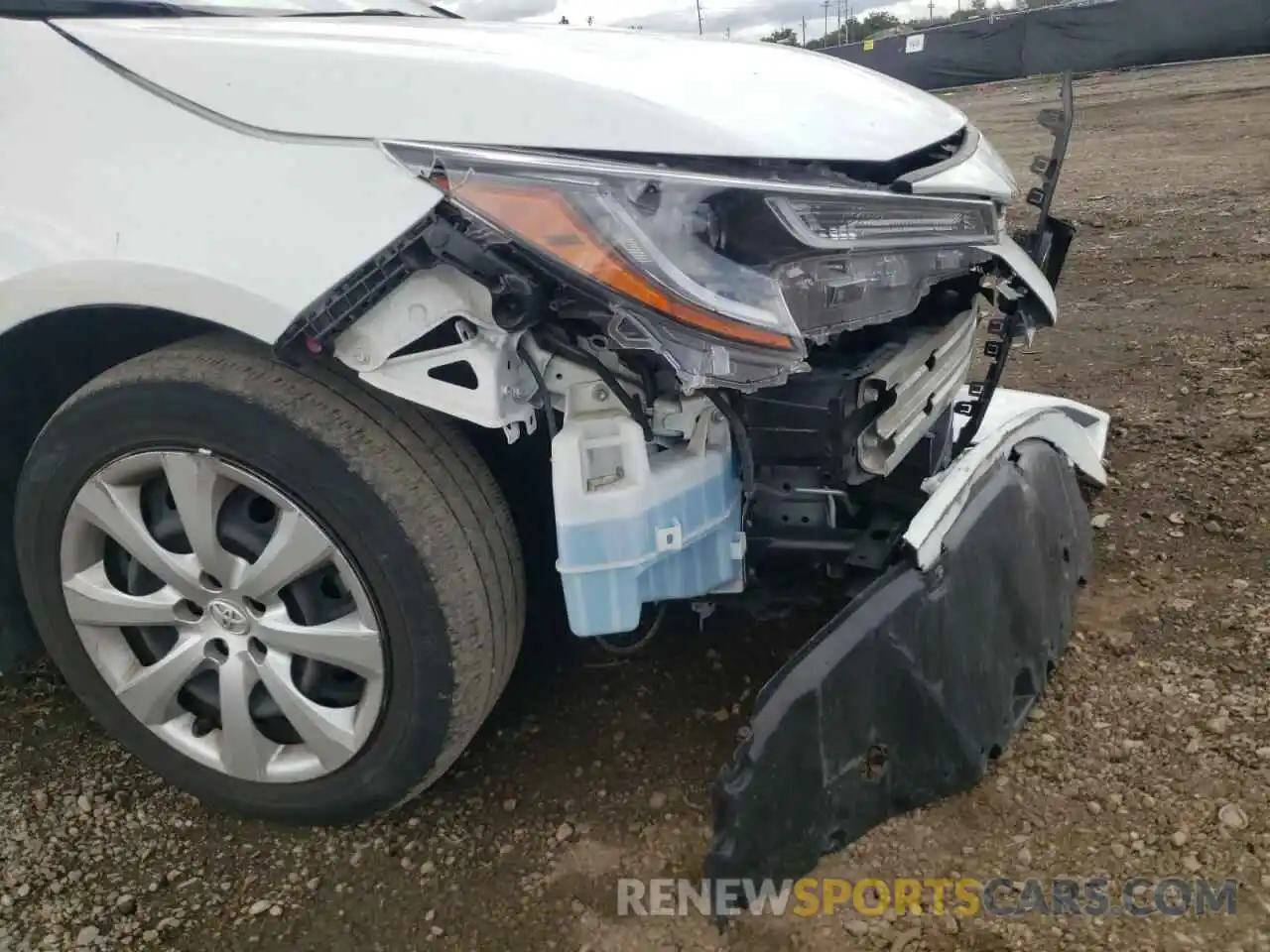 9 Photograph of a damaged car JTDEPRAE9LJ040012 TOYOTA COROLLA 2020