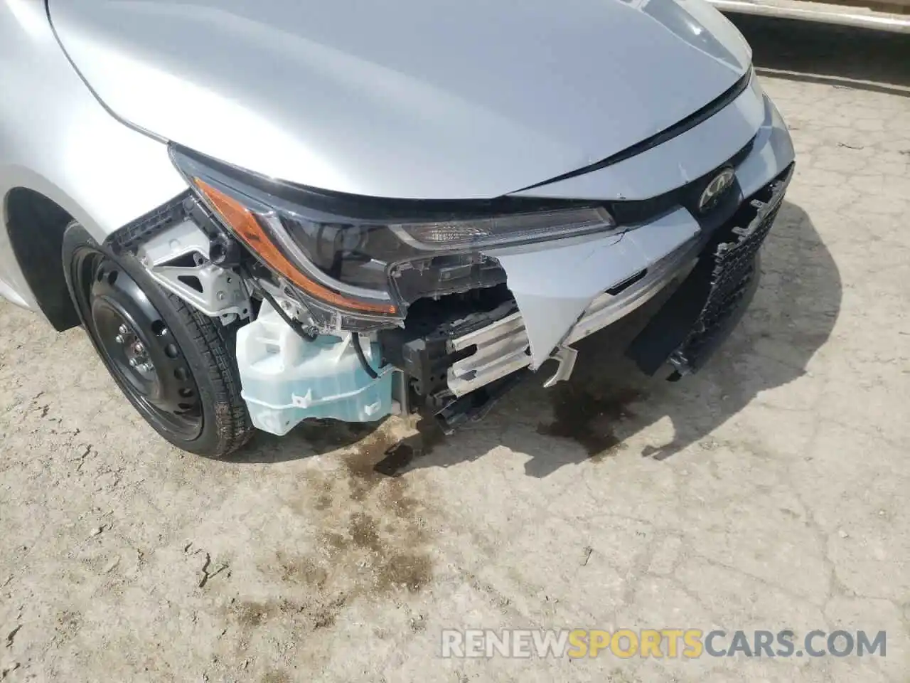 9 Photograph of a damaged car JTDEPRAE9LJ048031 TOYOTA COROLLA 2020