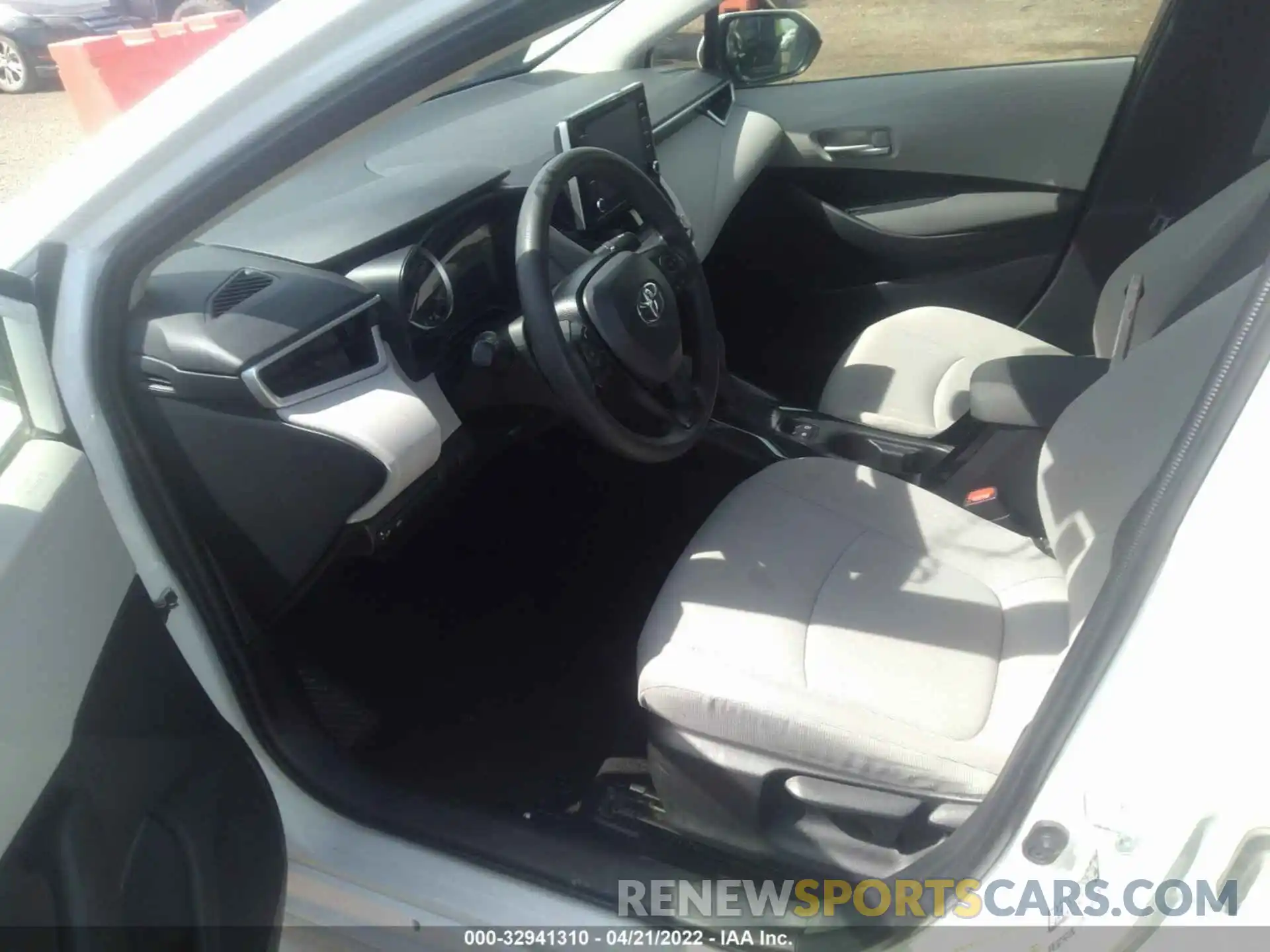 5 Photograph of a damaged car JTDEPRAE9LJ096693 TOYOTA COROLLA 2020