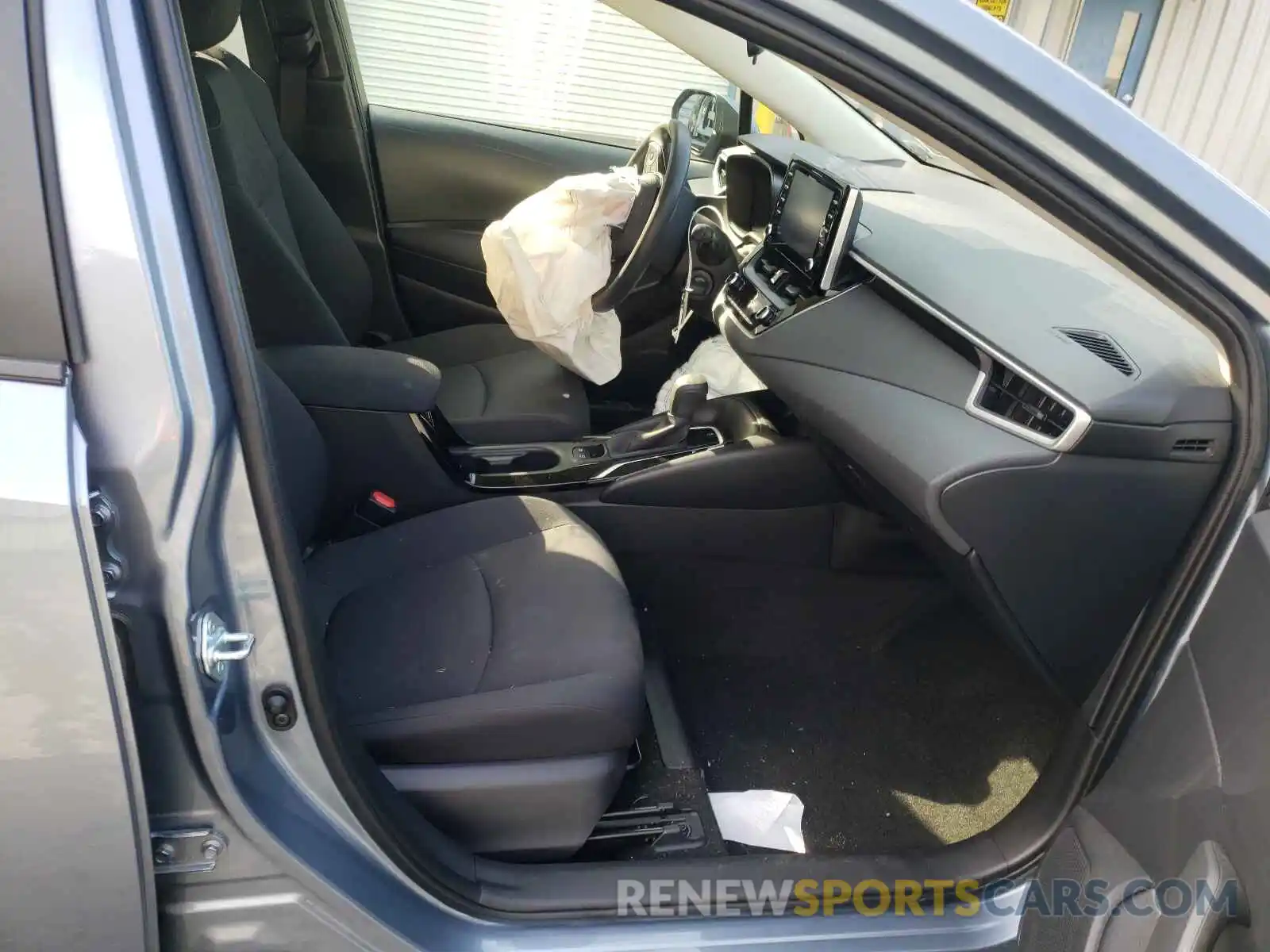 5 Photograph of a damaged car JTDEPRAE9LJ115128 TOYOTA COROLLA 2020