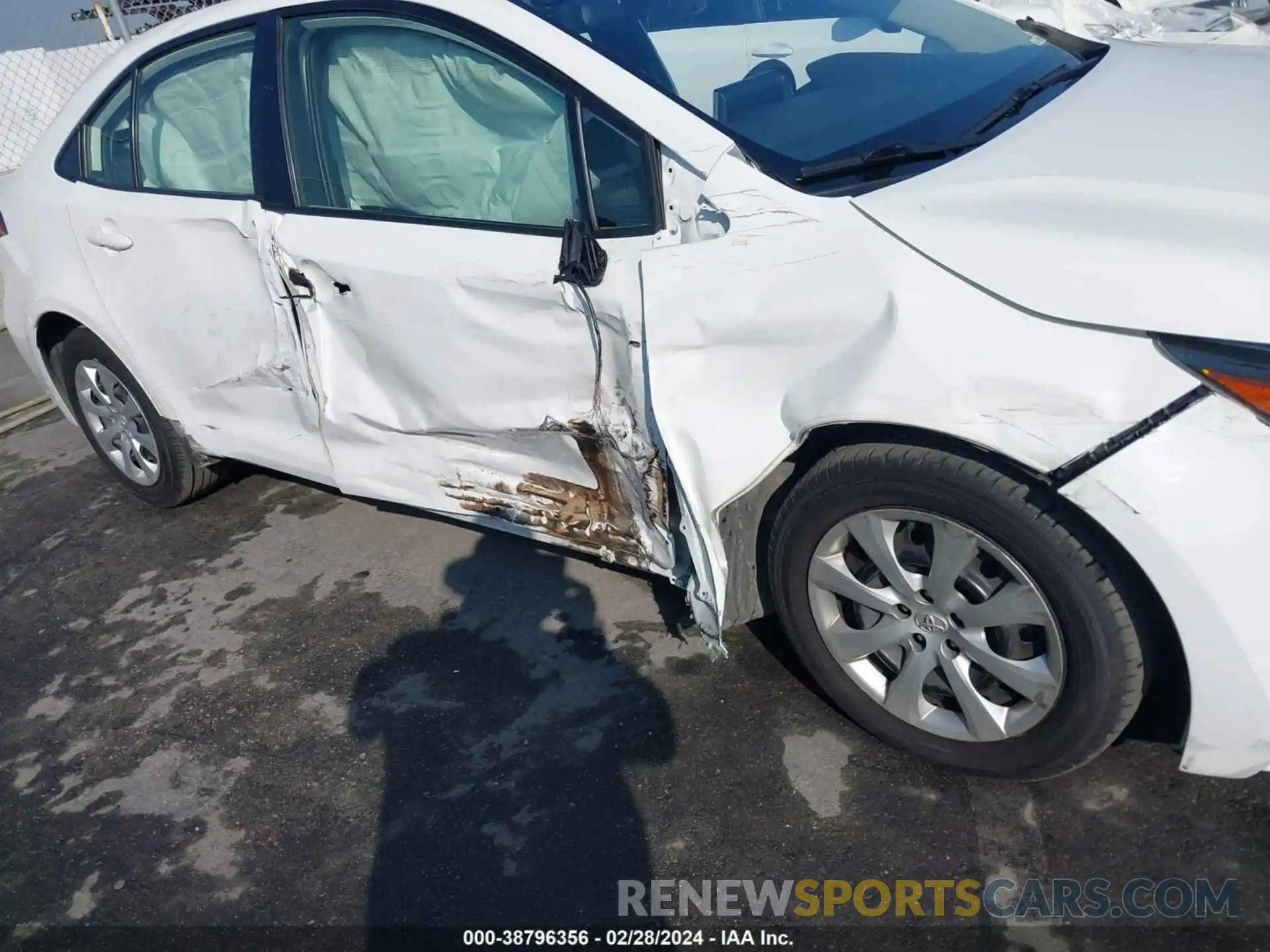 6 Photograph of a damaged car JTDEPRAEXLJ087341 TOYOTA COROLLA 2020