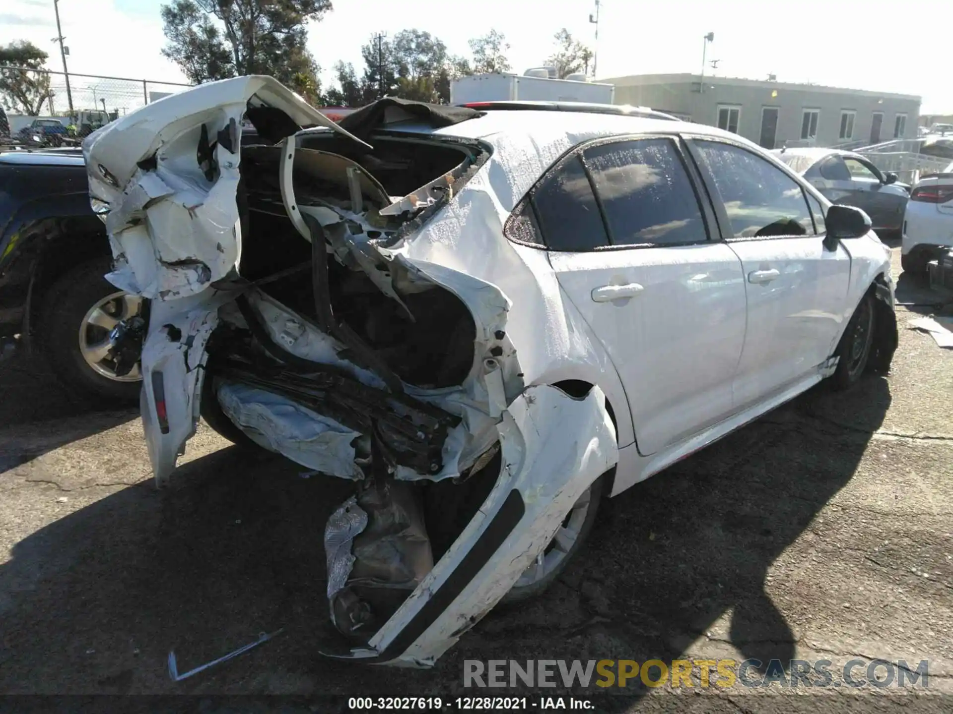 4 Photograph of a damaged car JTDEPRAEXLJ093107 TOYOTA COROLLA 2020