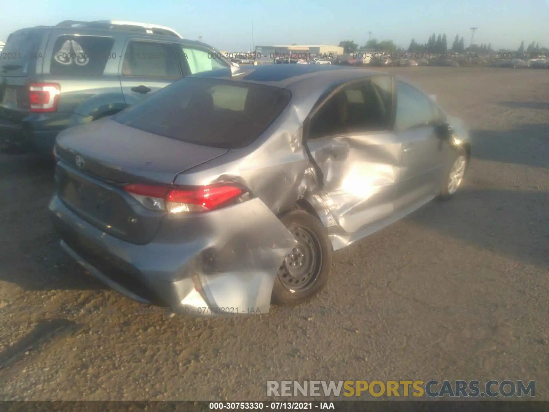 4 Photograph of a damaged car JTDEPRAEXLJ112335 TOYOTA COROLLA 2020