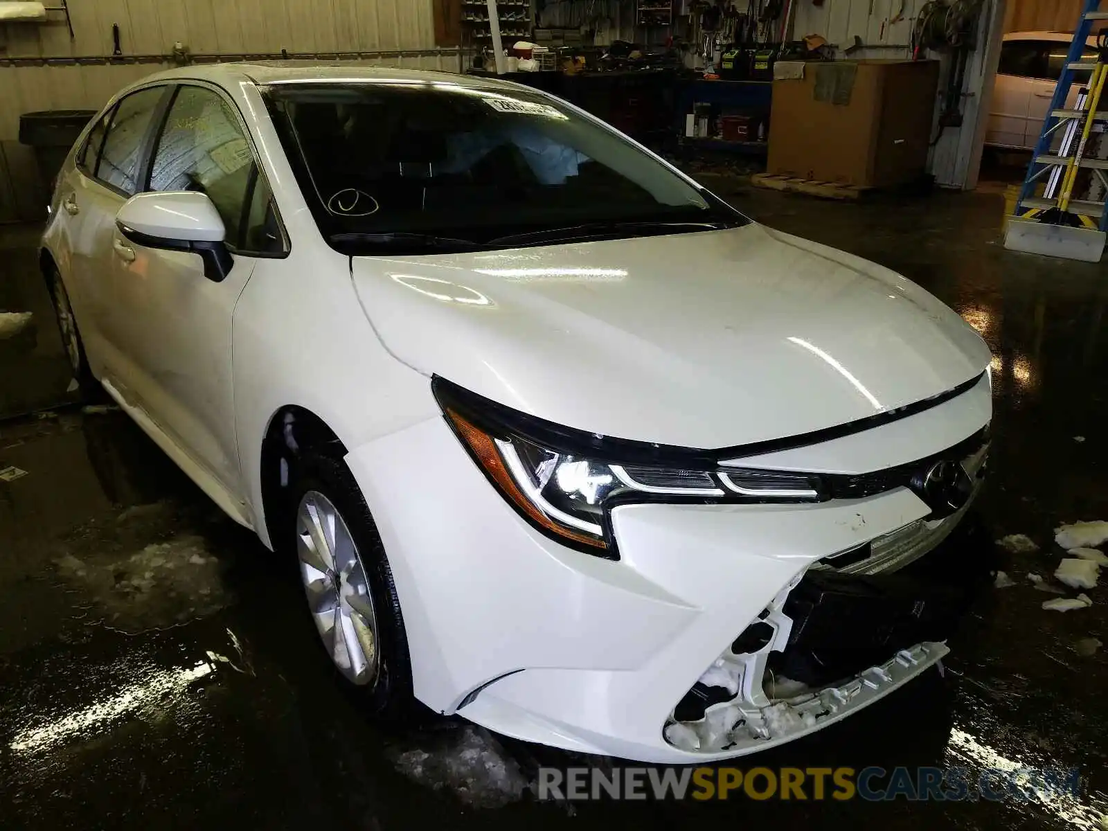 1 Photograph of a damaged car JTDFPRAE6LJ067527 TOYOTA COROLLA 2020