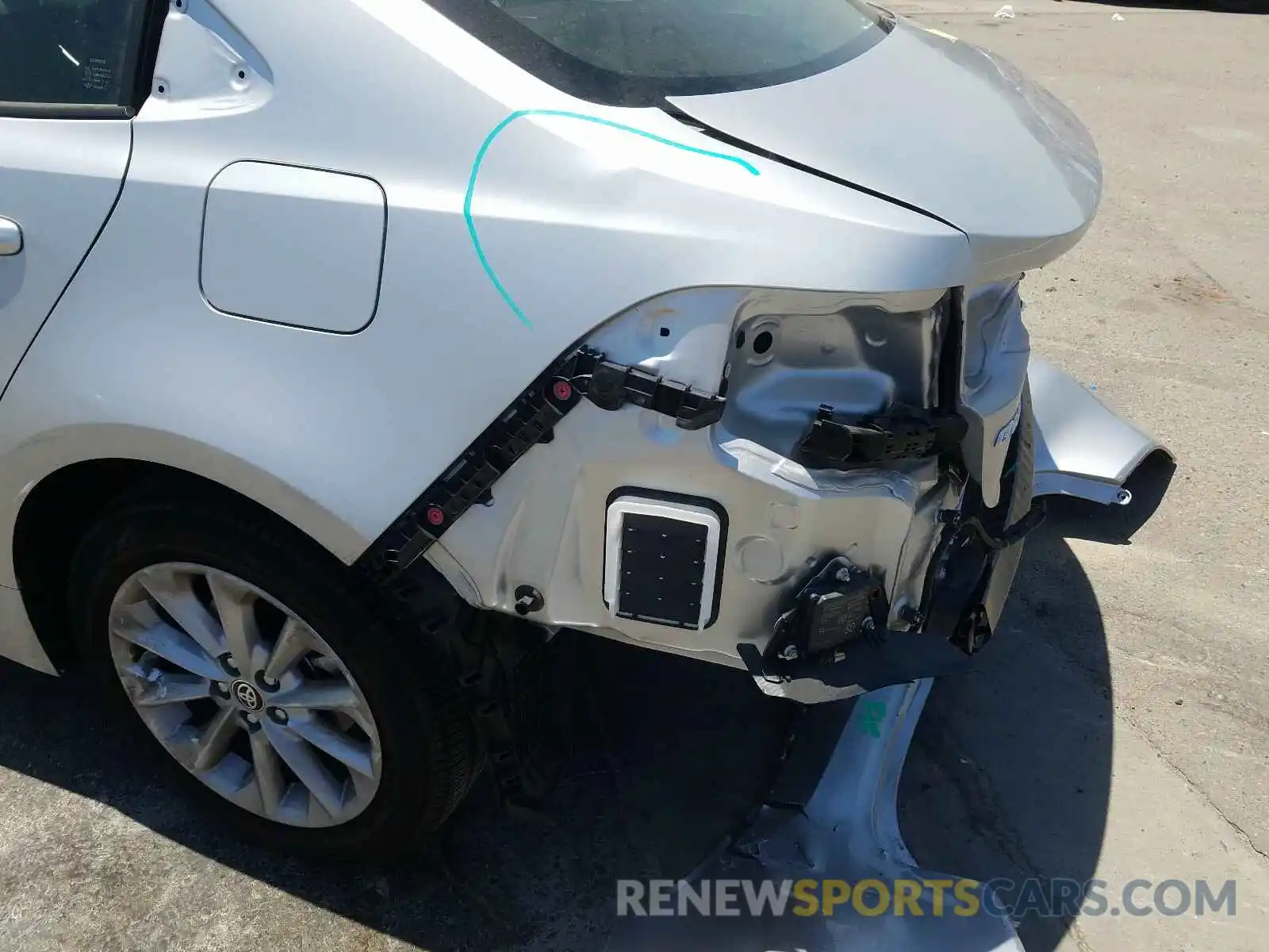 9 Photograph of a damaged car JTDFPRAE7LJ033726 TOYOTA COROLLA 2020