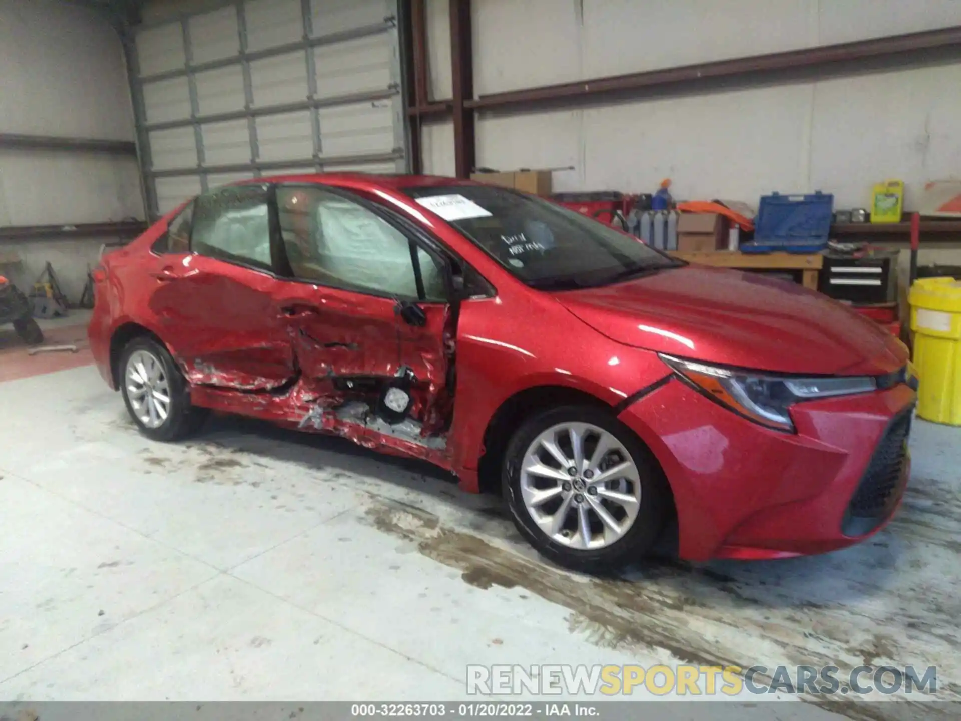 1 Photograph of a damaged car JTDHPRAE6LJ039185 TOYOTA COROLLA 2020