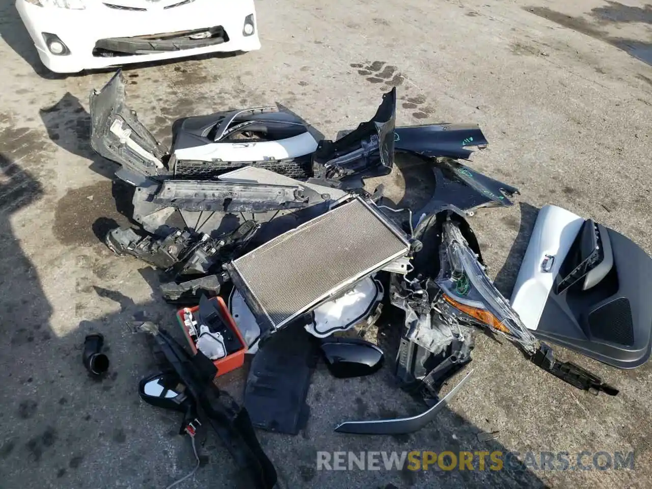 9 Photograph of a damaged car JTDM4RCE1LJ018183 TOYOTA COROLLA 2020