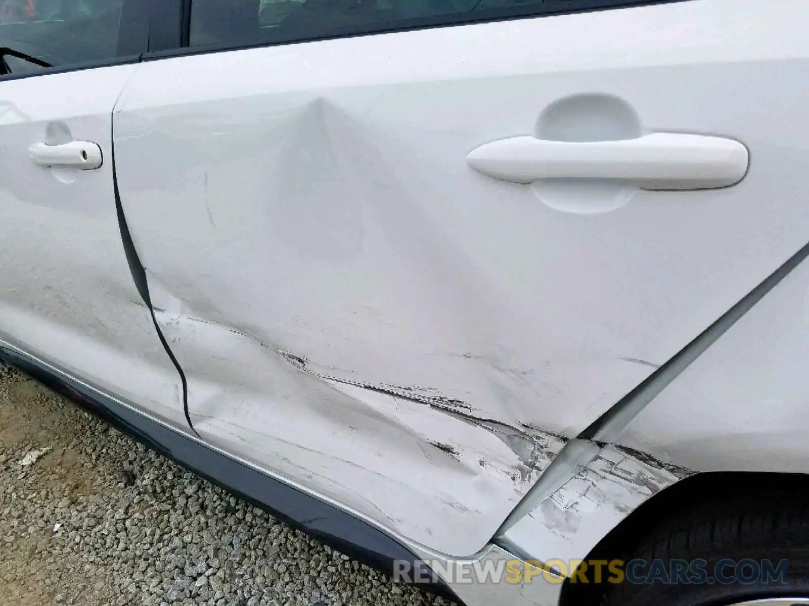 9 Photograph of a damaged car JTDM4RCE5LJ030689 TOYOTA COROLLA 2020