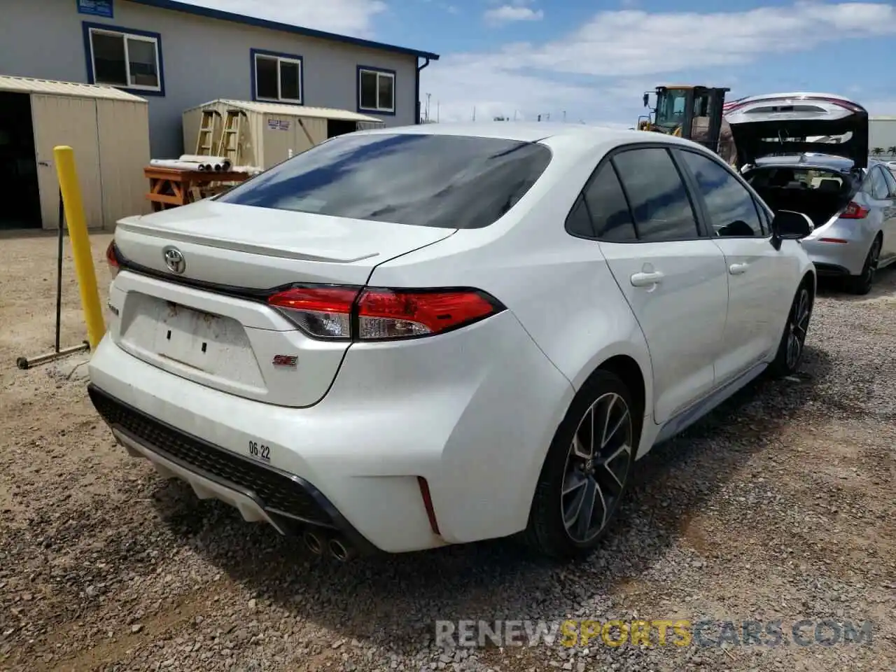 4 Photograph of a damaged car JTDM4RCE8LJ048846 TOYOTA COROLLA 2020