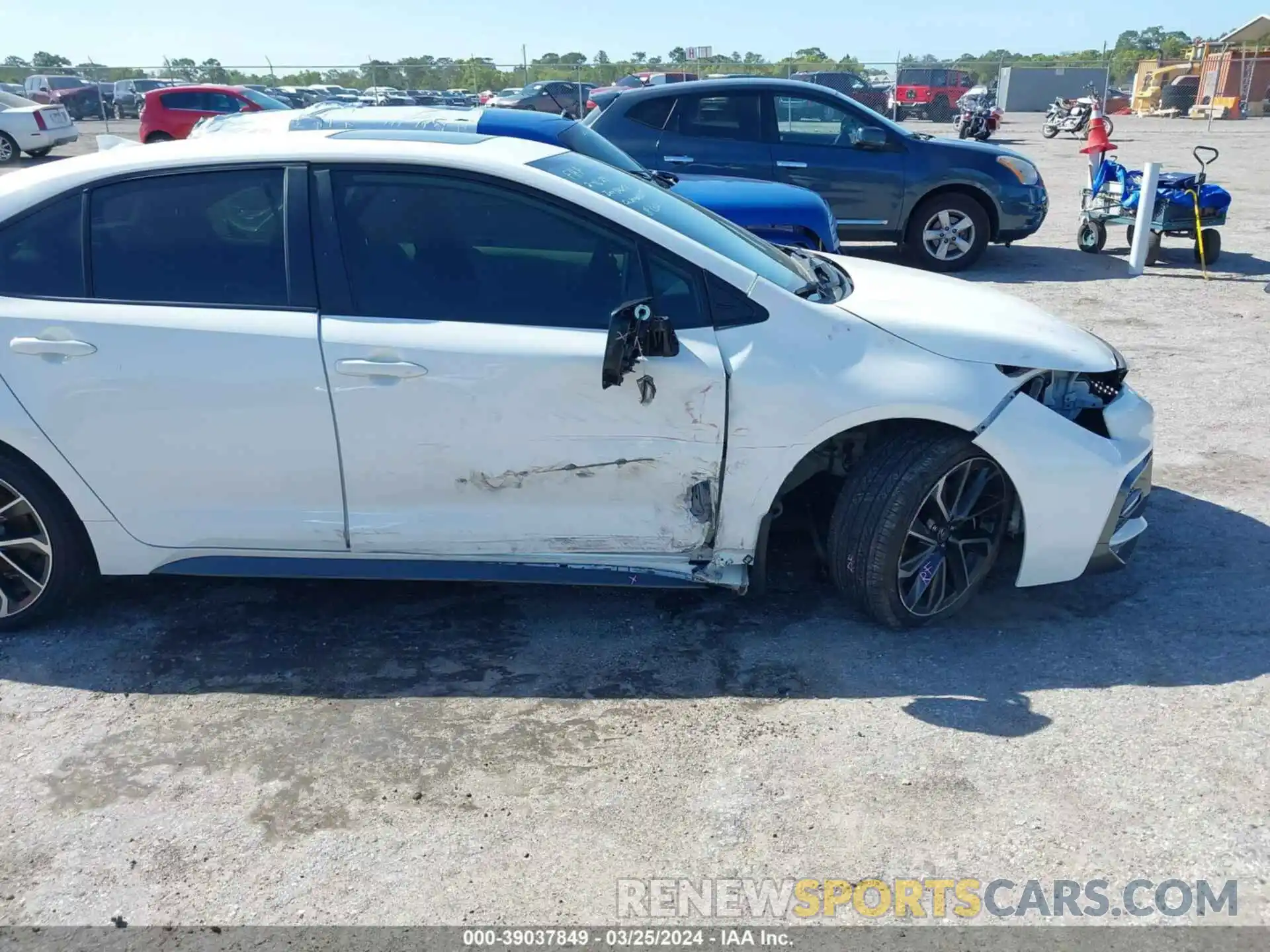 17 Photograph of a damaged car JTDP4RCE0LJ008290 TOYOTA COROLLA 2020