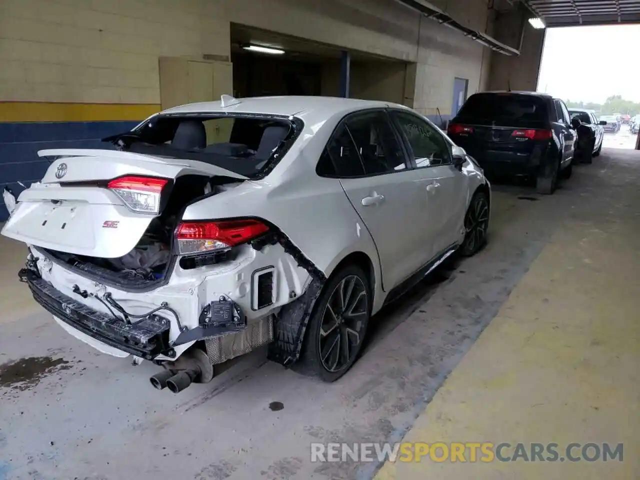 4 Photograph of a damaged car JTDP4RCE0LJ031889 TOYOTA COROLLA 2020