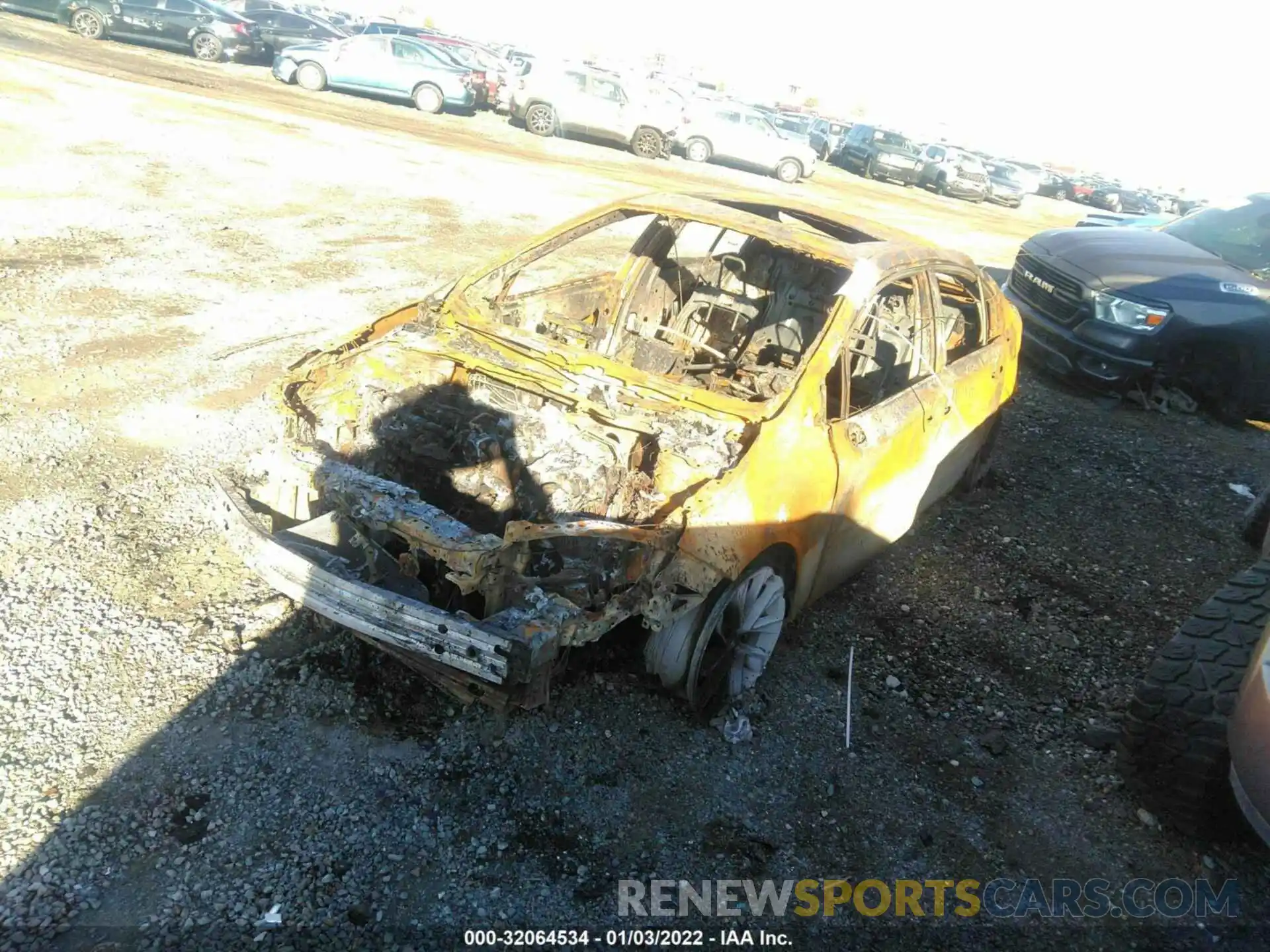 2 Photograph of a damaged car JTDP4RCE1LJ033733 TOYOTA COROLLA 2020