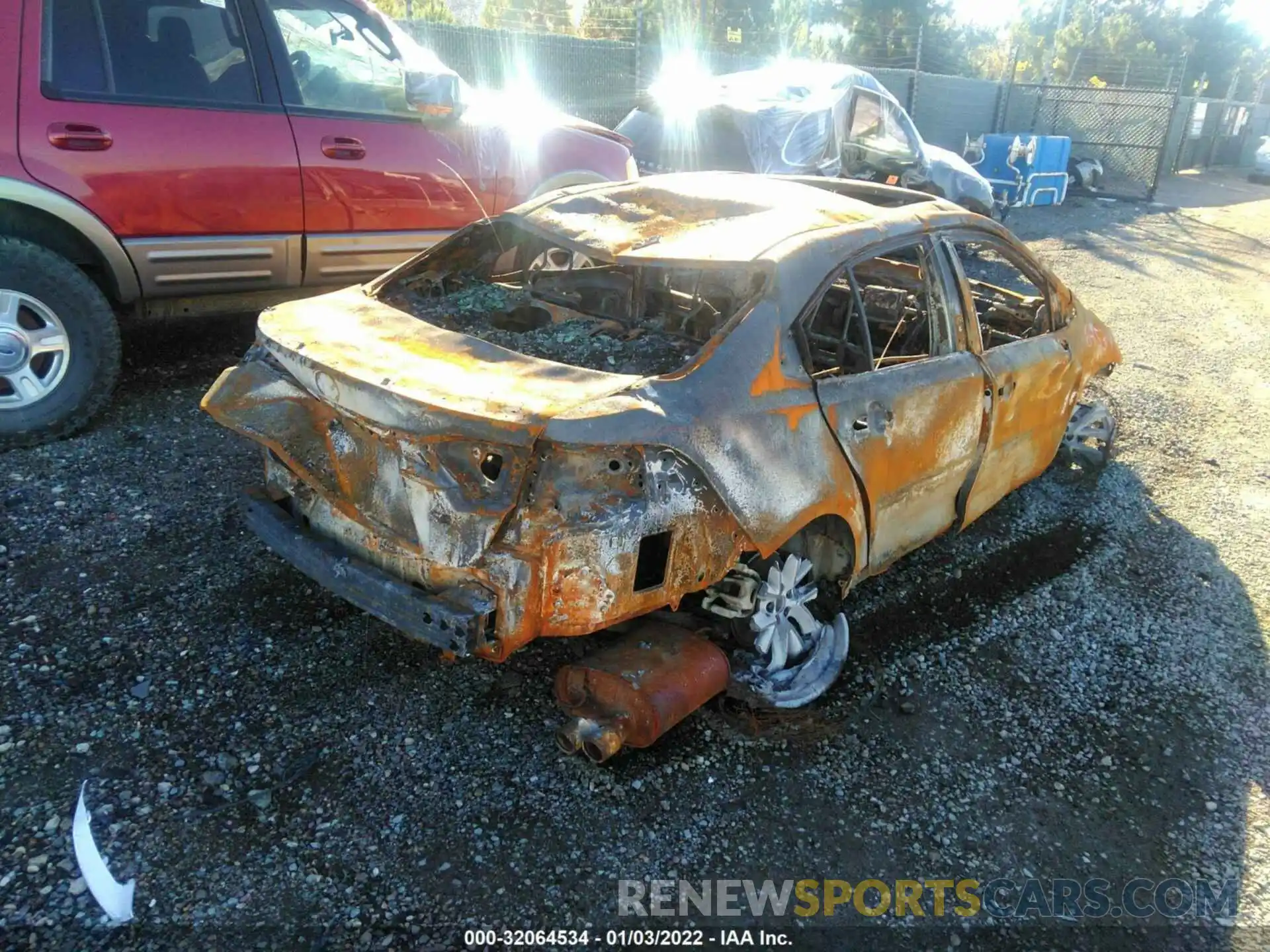 4 Photograph of a damaged car JTDP4RCE1LJ033733 TOYOTA COROLLA 2020