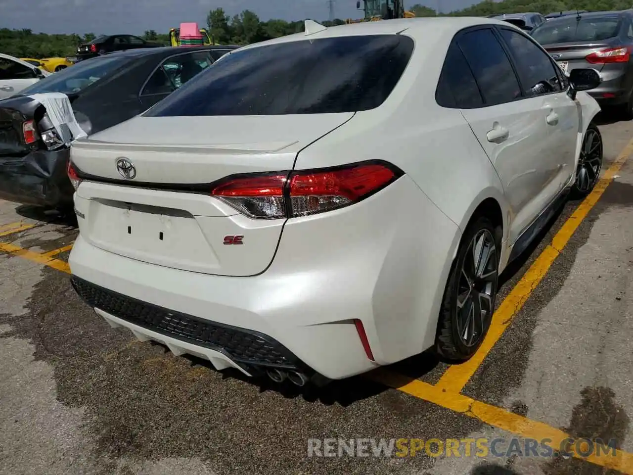 4 Photograph of a damaged car JTDP4RCE6LJ049944 TOYOTA COROLLA 2020