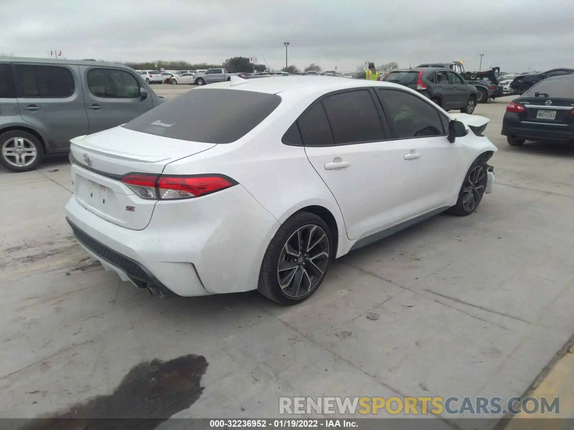 4 Photograph of a damaged car JTDP4RCE6LJ051564 TOYOTA COROLLA 2020