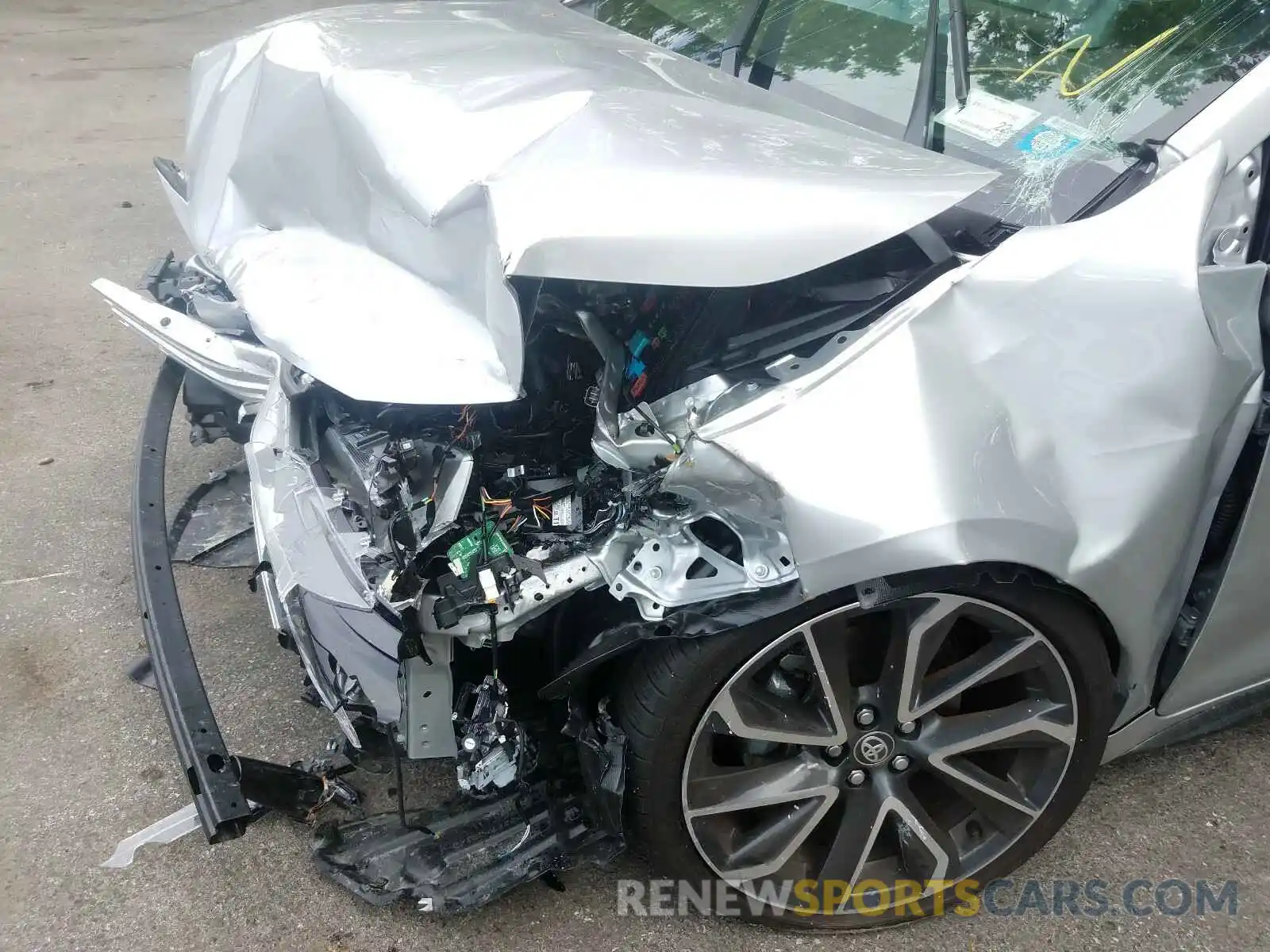 9 Photograph of a damaged car JTDP4RCE8LJ040615 TOYOTA COROLLA 2020