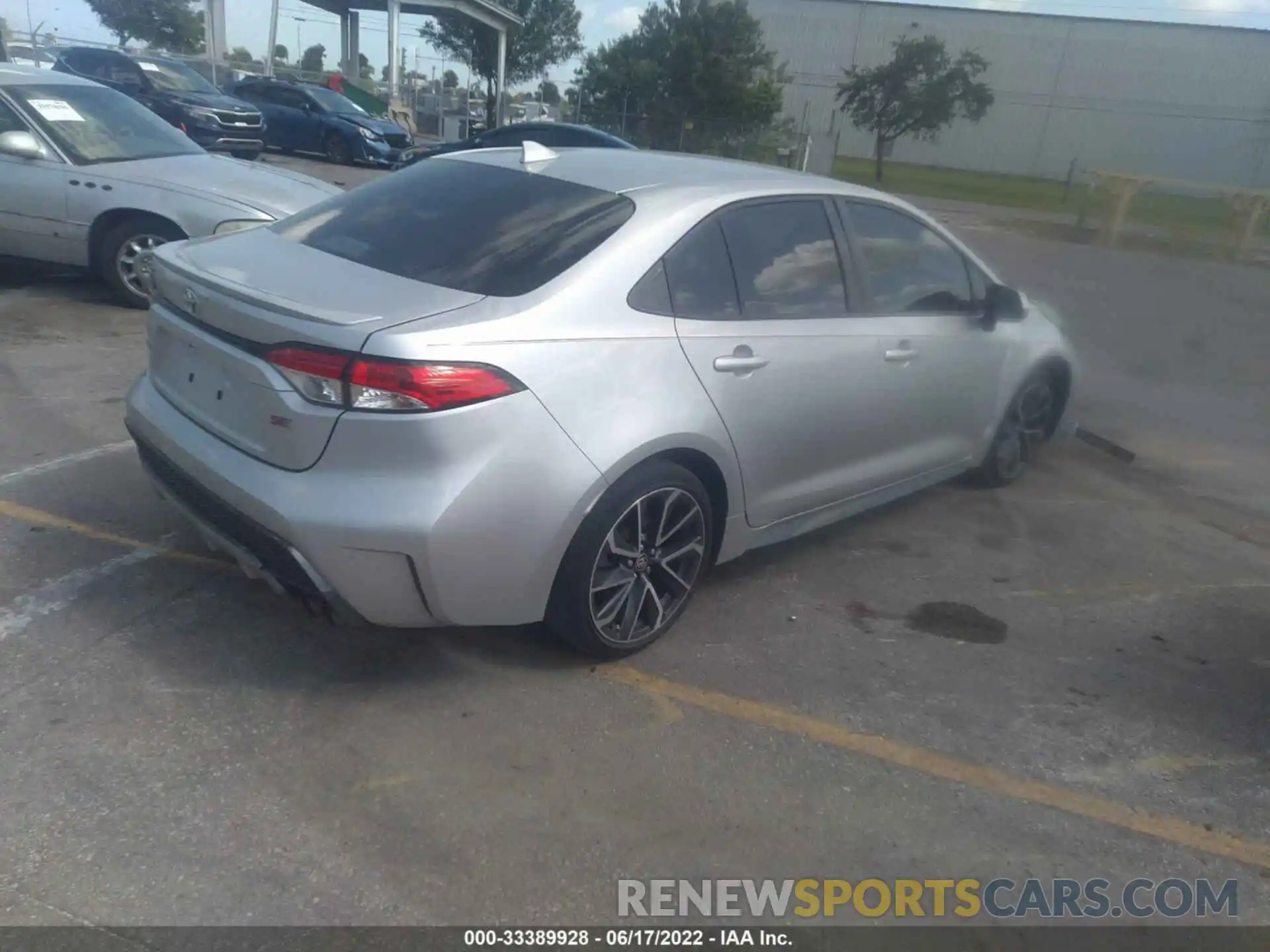 4 Photograph of a damaged car JTDS4RCE0LJ008106 TOYOTA COROLLA 2020