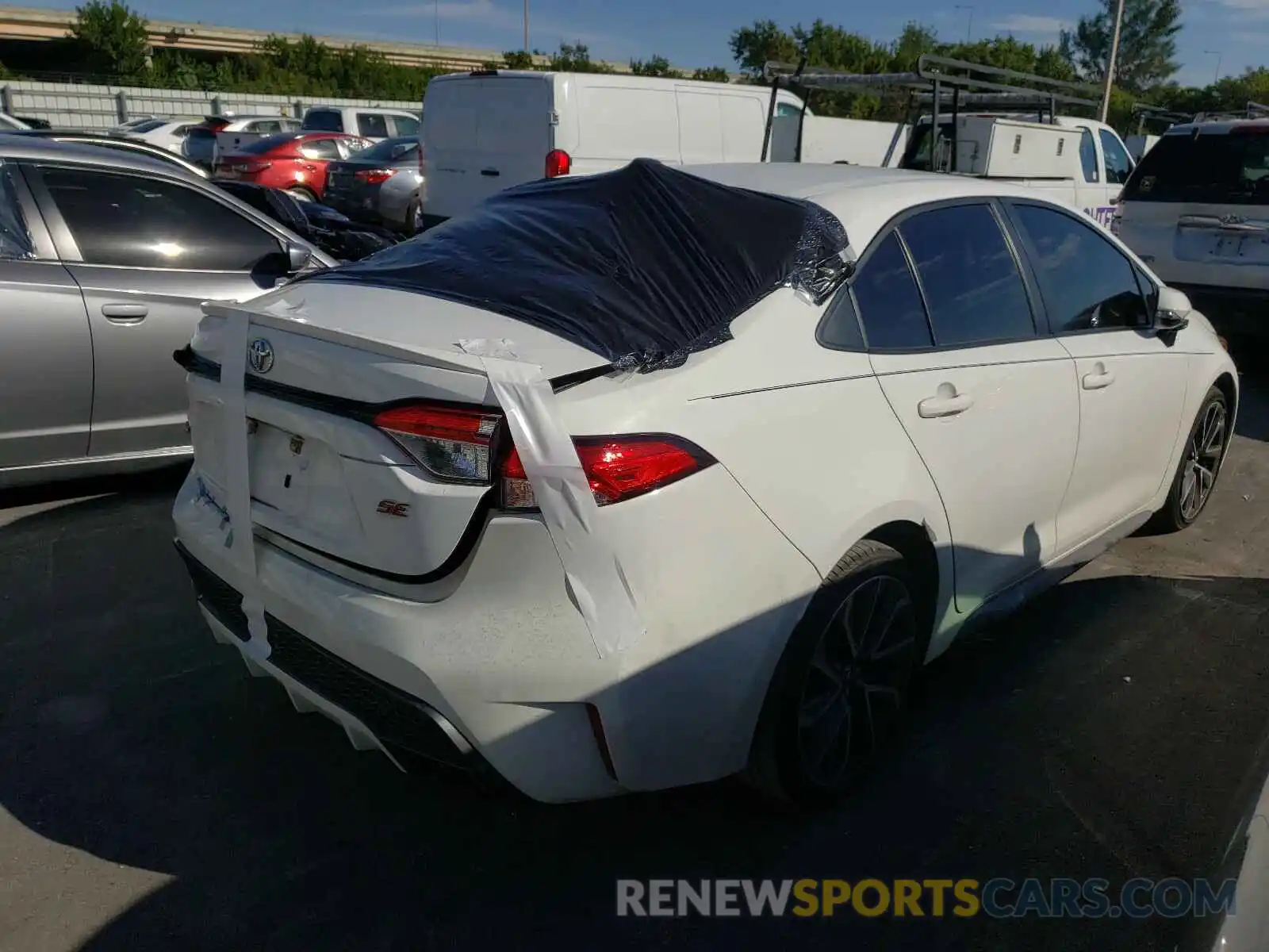 4 Photograph of a damaged car JTDS4RCE0LJ010423 TOYOTA COROLLA 2020