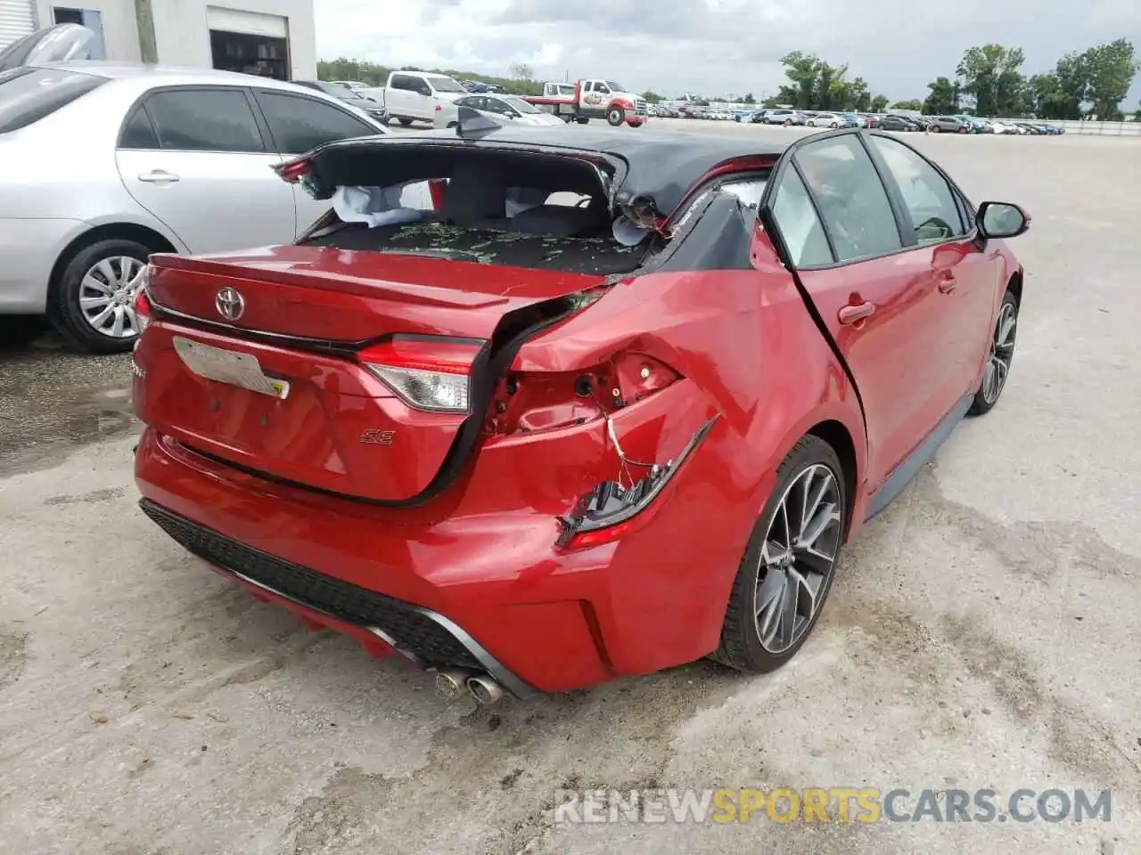 4 Photograph of a damaged car JTDS4RCE0LJ015198 TOYOTA COROLLA 2020