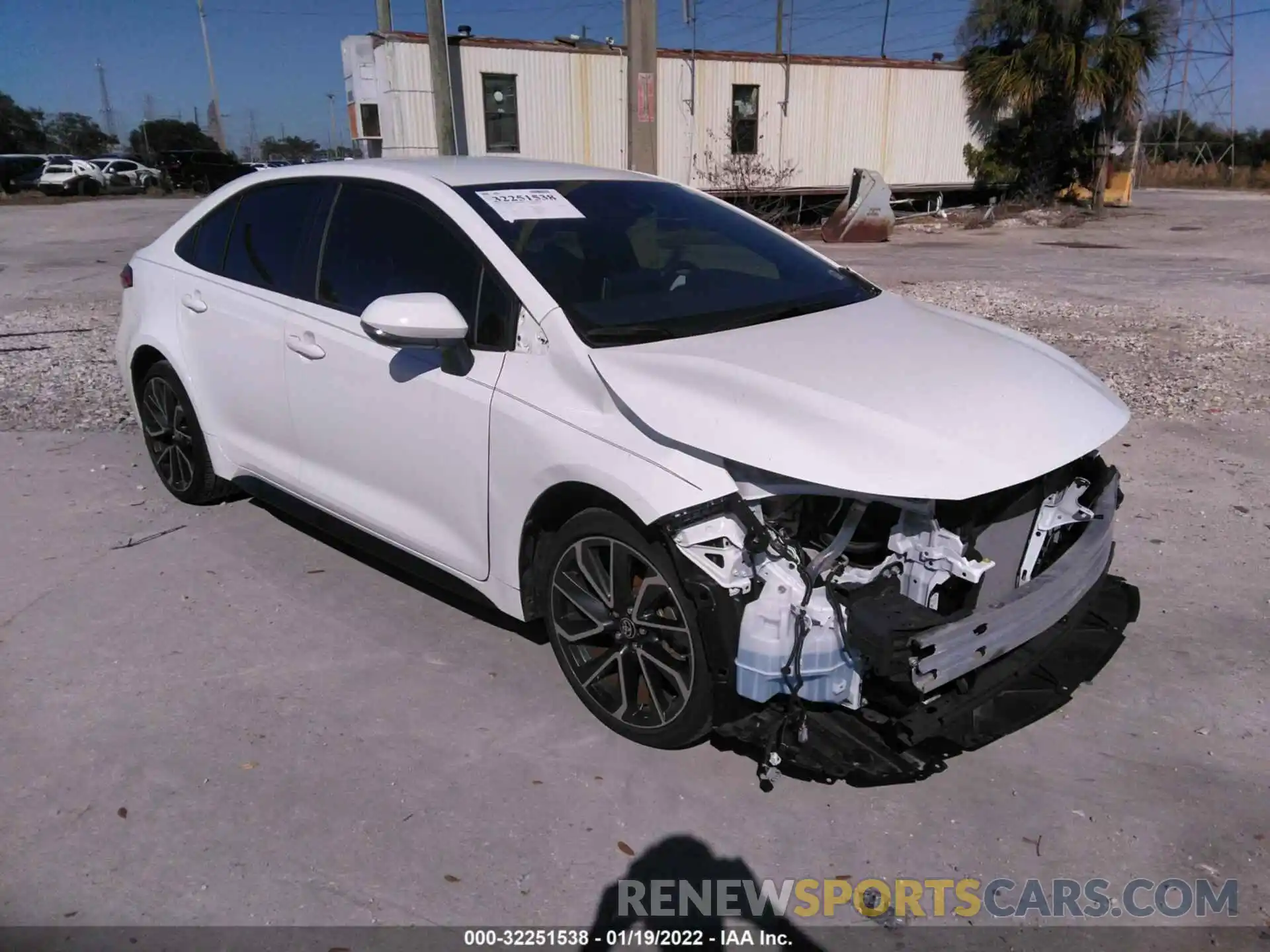 1 Photograph of a damaged car JTDS4RCE0LJ015413 TOYOTA COROLLA 2020