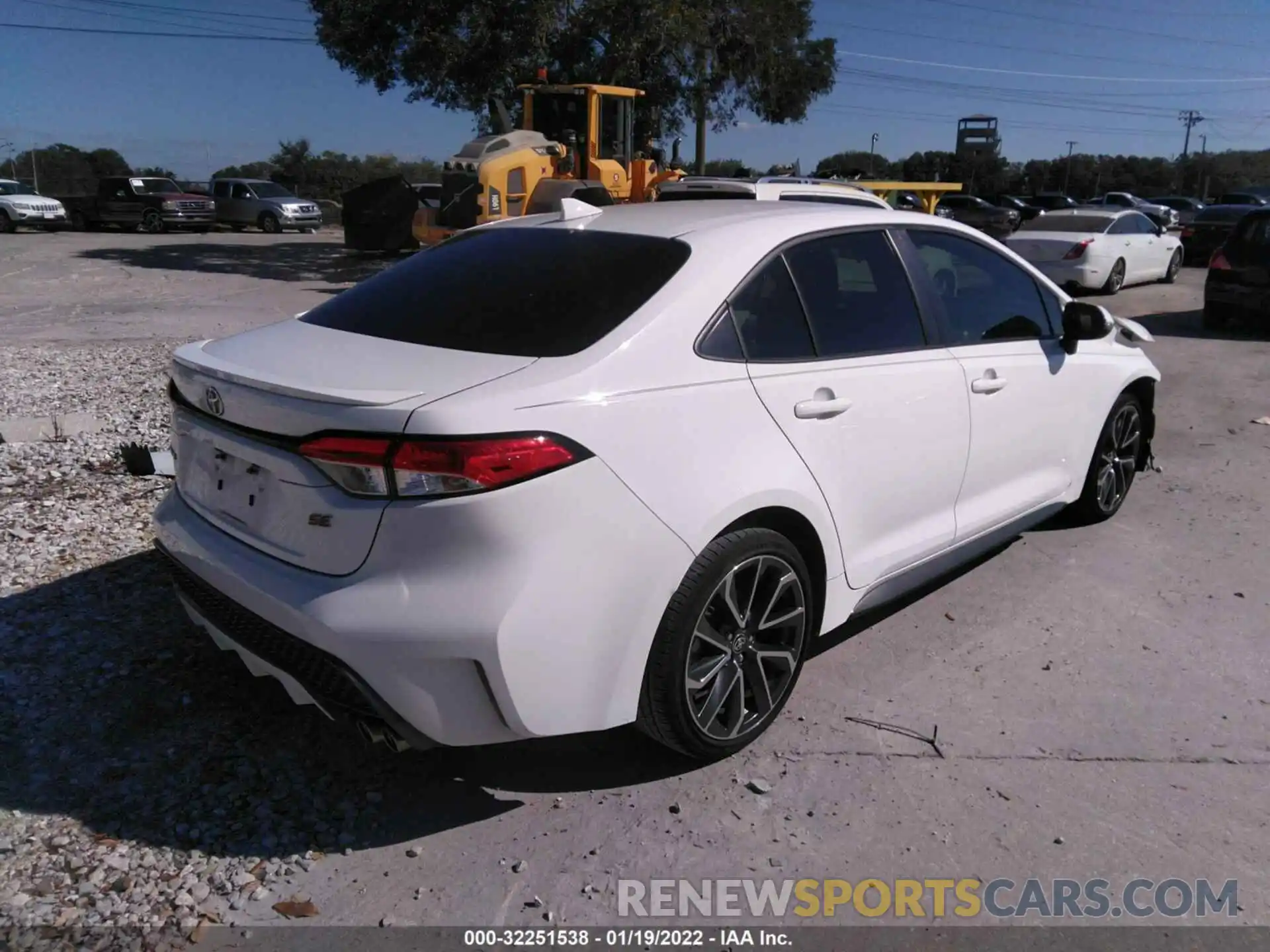 4 Photograph of a damaged car JTDS4RCE0LJ015413 TOYOTA COROLLA 2020