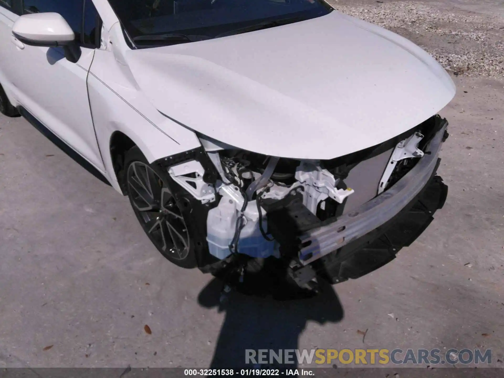 6 Photograph of a damaged car JTDS4RCE0LJ015413 TOYOTA COROLLA 2020