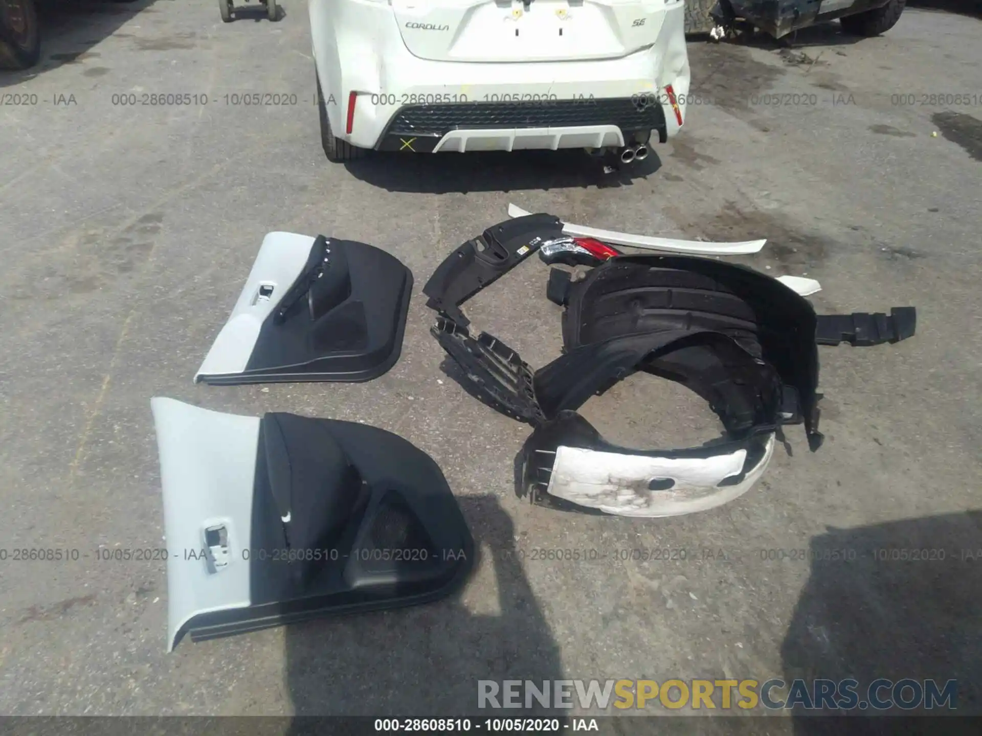 12 Photograph of a damaged car JTDS4RCE0LJ015850 TOYOTA COROLLA 2020