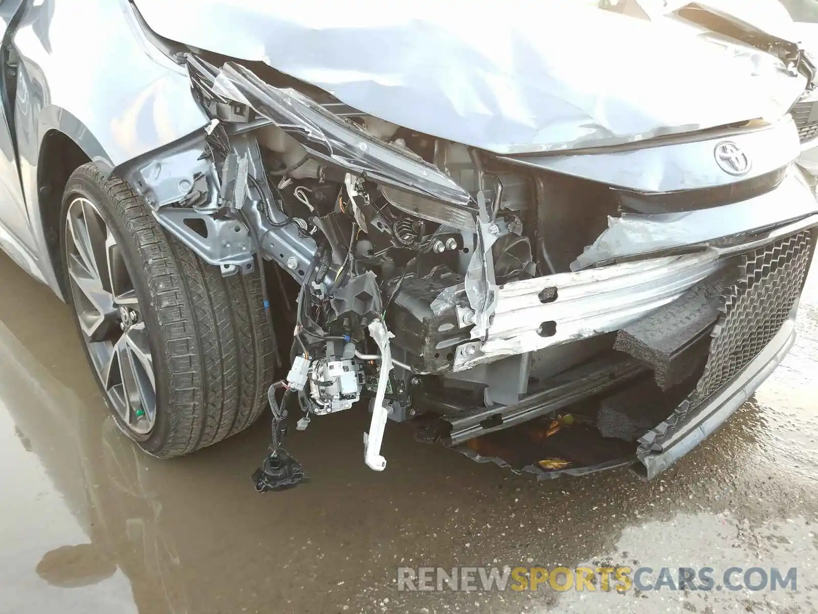 9 Photograph of a damaged car JTDS4RCE0LJ019851 TOYOTA COROLLA 2020