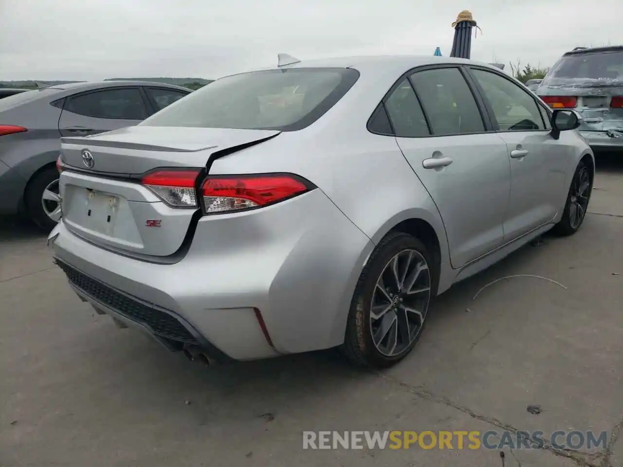 4 Photograph of a damaged car JTDS4RCE0LJ025696 TOYOTA COROLLA 2020