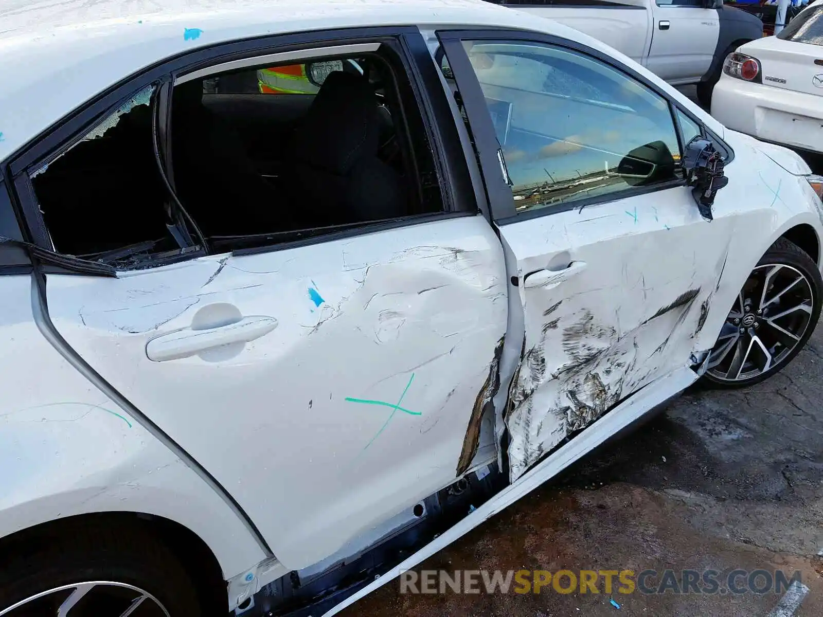 9 Photograph of a damaged car JTDS4RCE0LJ033524 TOYOTA COROLLA 2020