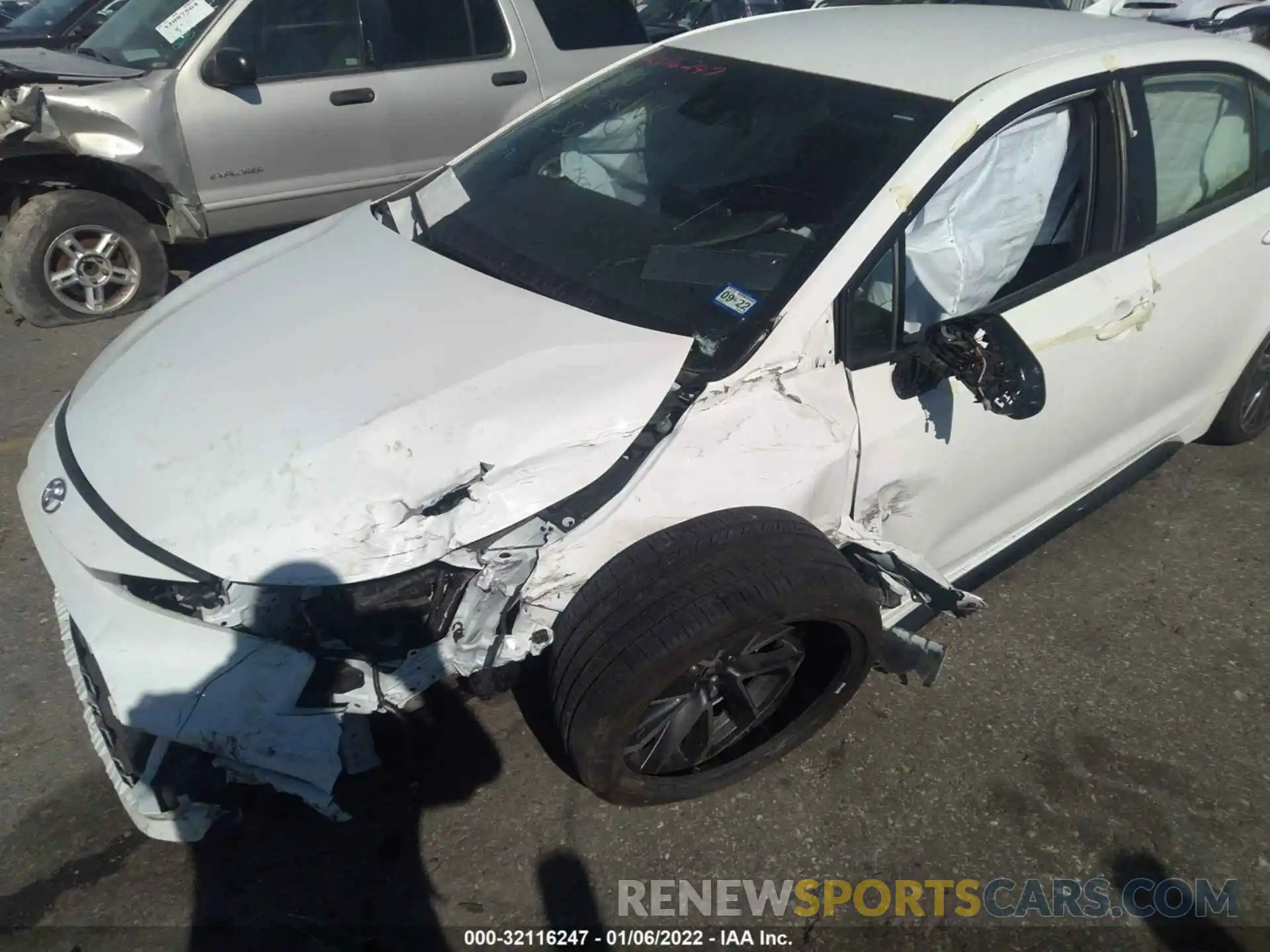 6 Photograph of a damaged car JTDS4RCE0LJ037069 TOYOTA COROLLA 2020