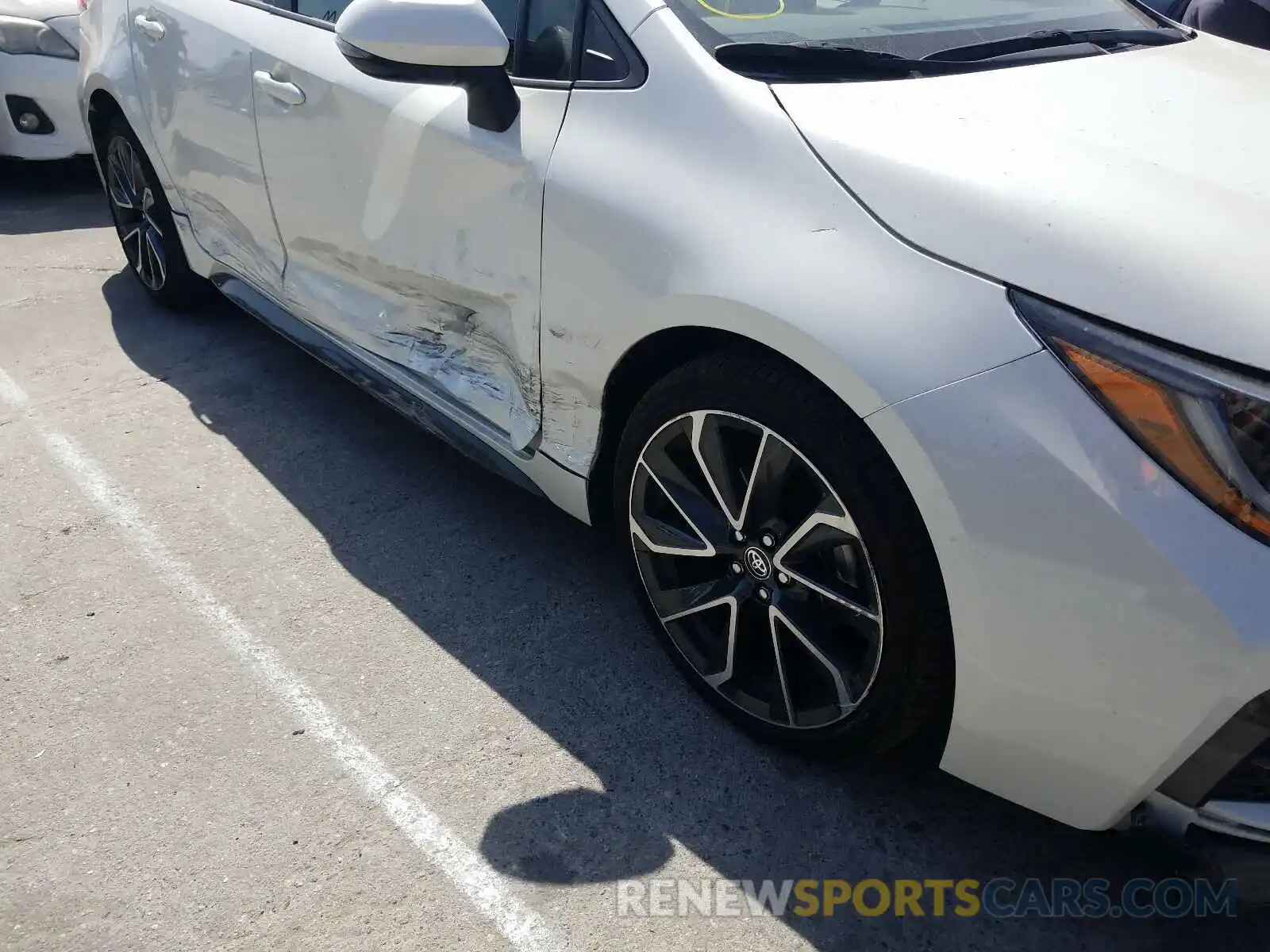 9 Photograph of a damaged car JTDS4RCE0LJ038819 TOYOTA COROLLA 2020